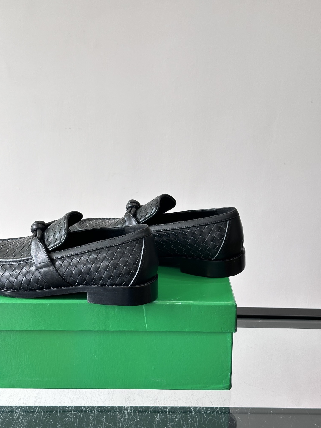 Bottega Veneta 情侣款👫编织乐福鞋​​✨这款乐福鞋采用经Intrecciato编织工艺，小