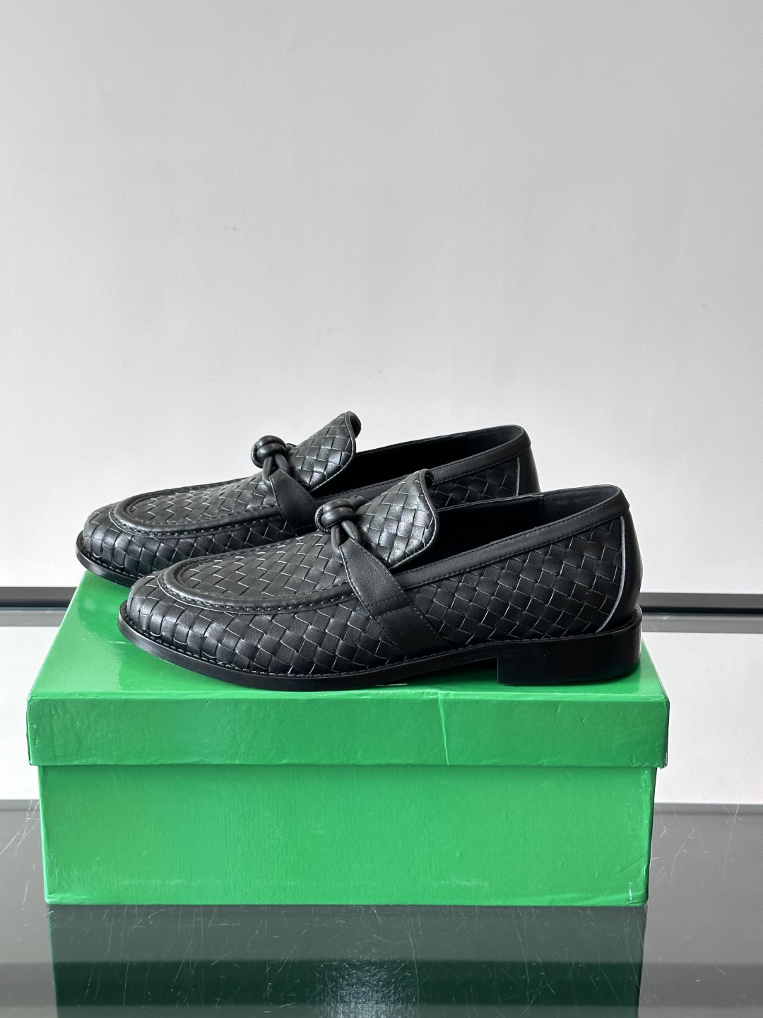 Bottega Veneta 情侣款👫编织乐福鞋​​✨这款乐福鞋采用经Intrecciato编织工艺，小