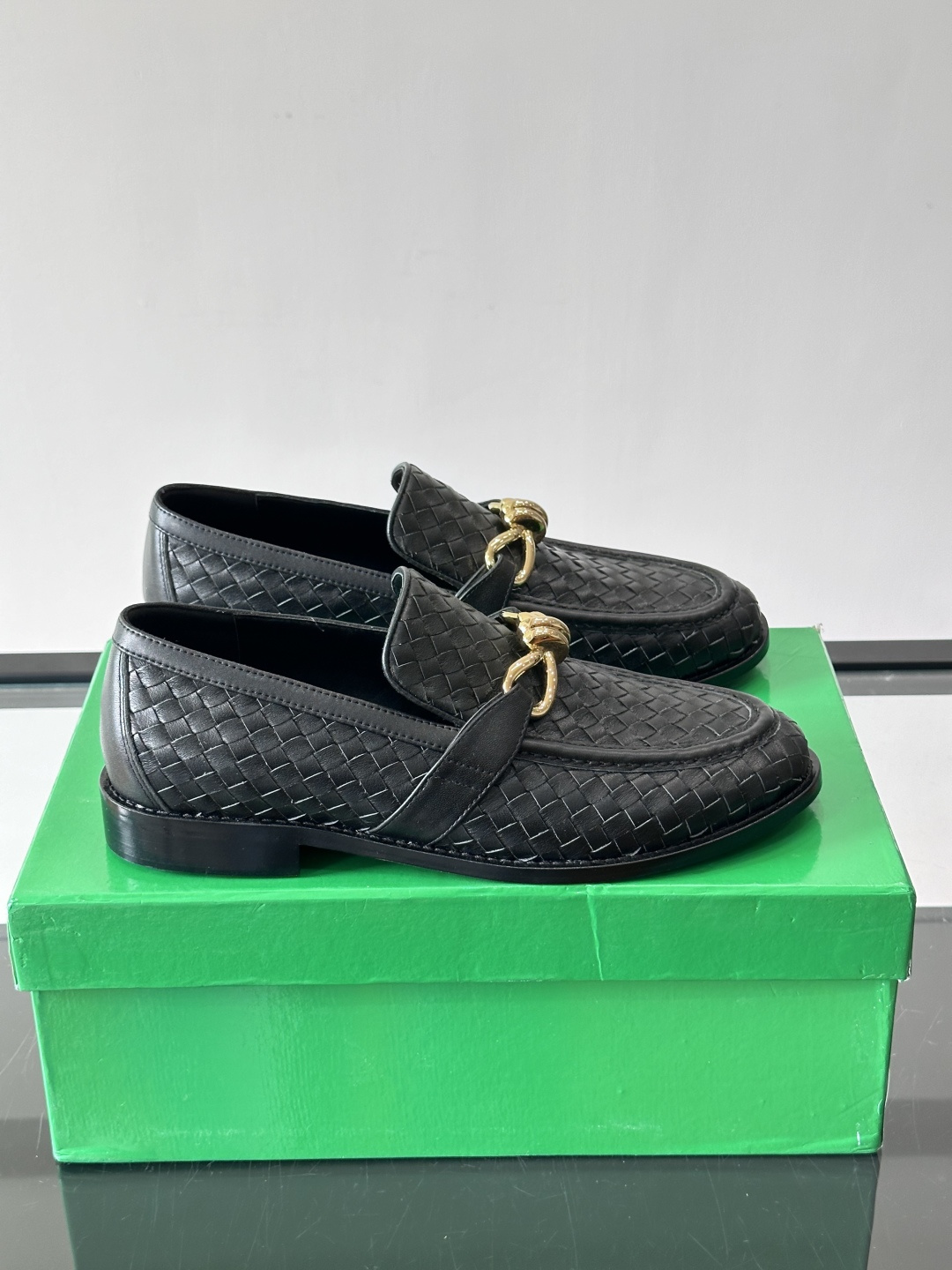 Bottega Veneta 情侣款👫编织乐福鞋​​✨这款乐福鞋采用经Intrecciato编织工艺，小