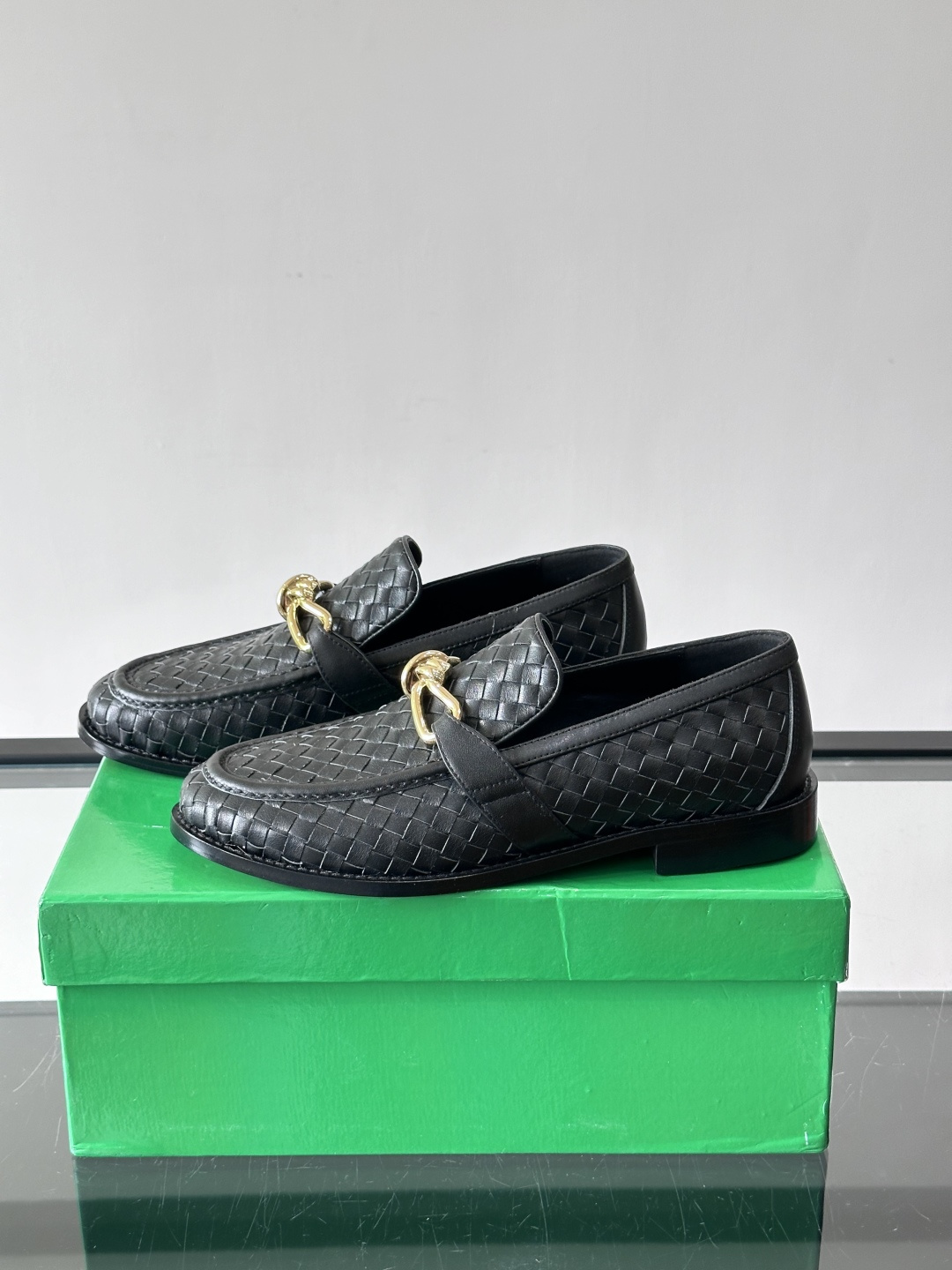 Bottega Veneta 情侣款👫编织乐福鞋​​✨这款乐福鞋采用经Intrecciato编织工艺，小