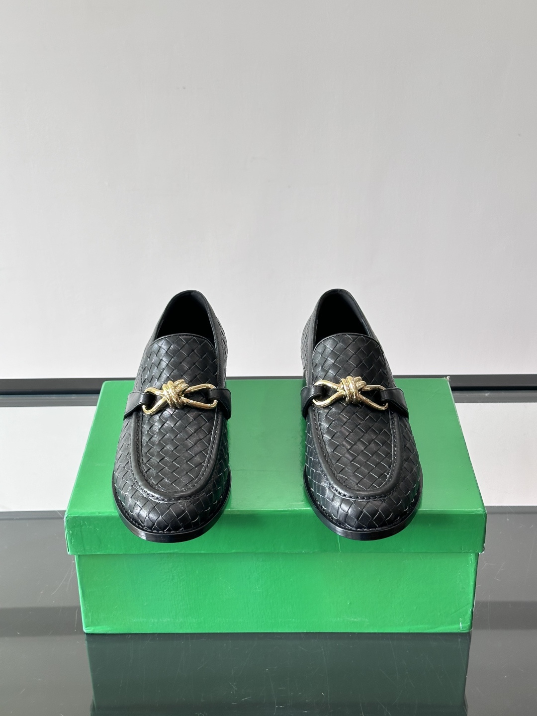 Bottega Veneta 情侣款👫编织乐福鞋​​✨这款乐福鞋采用经Intrecciato编织工艺，小