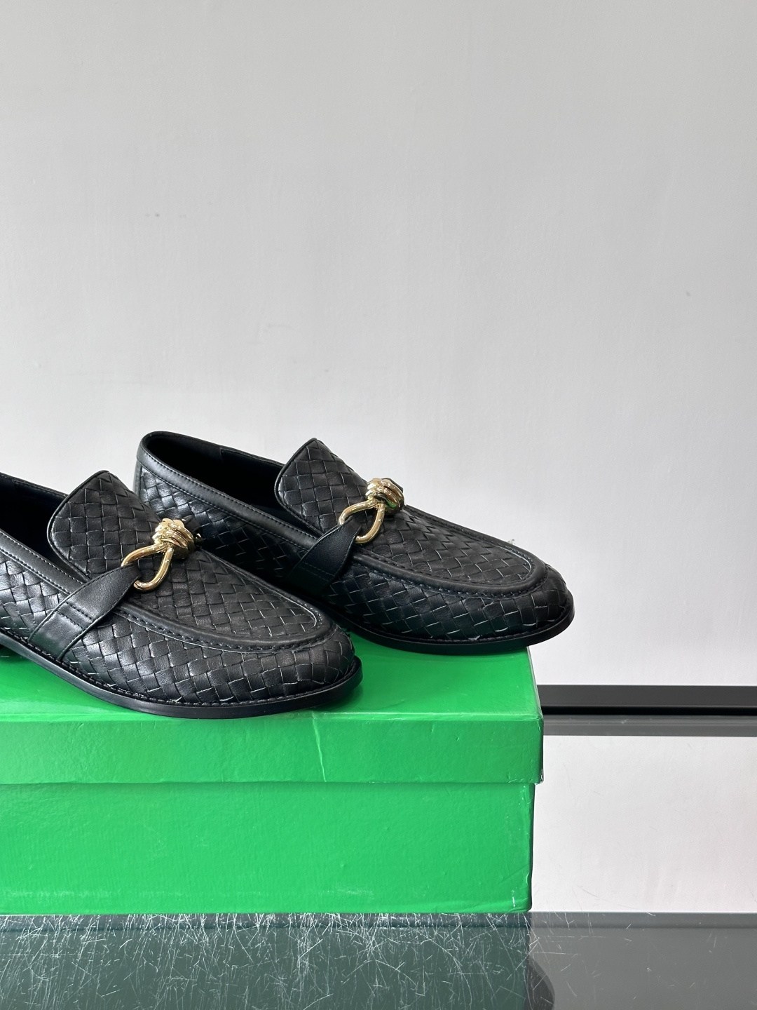 Bottega Veneta 情侣款👫编织乐福鞋​​✨这款乐福鞋采用经Intrecciato编织工艺，小