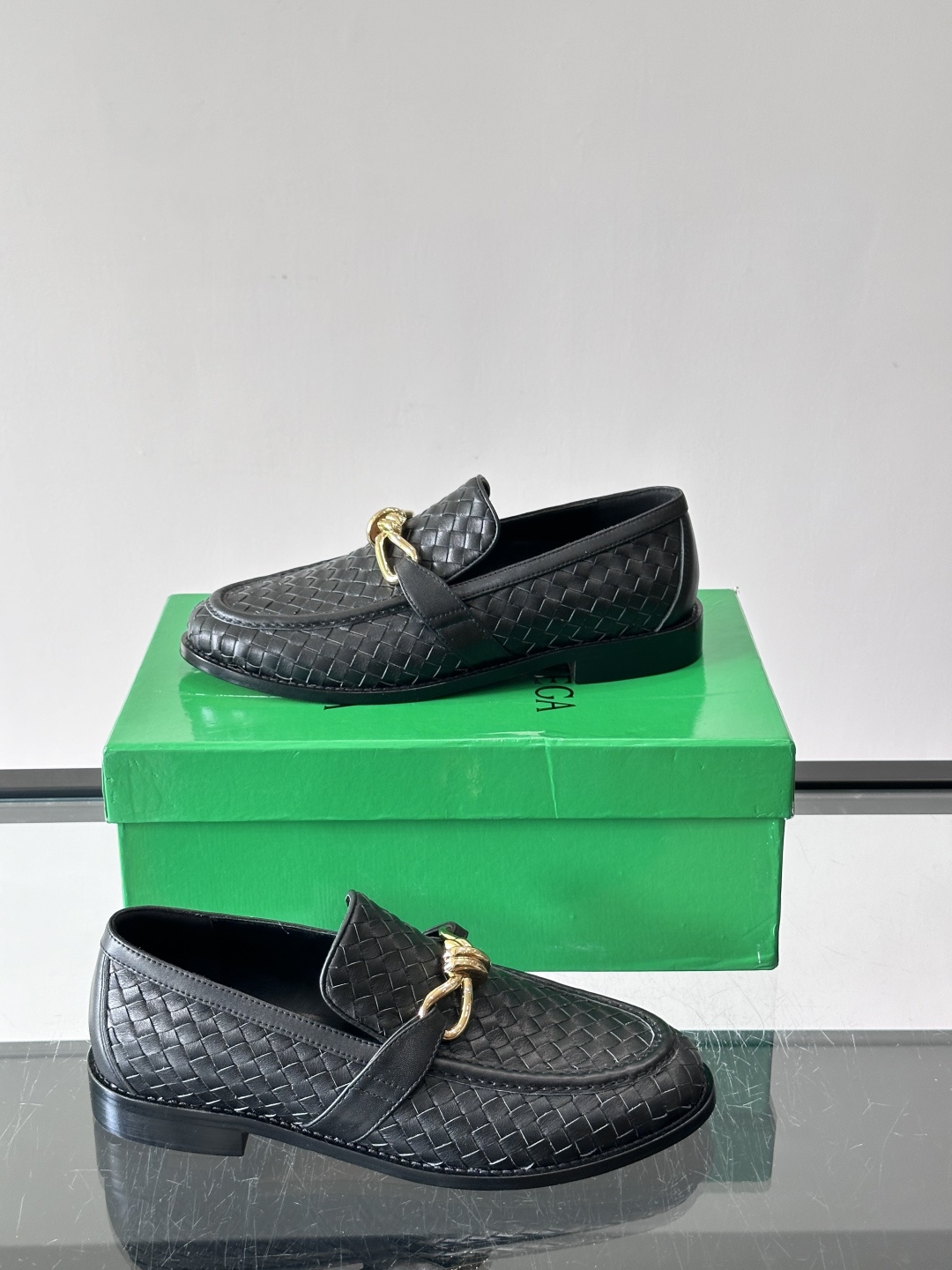 Bottega Veneta 情侣款👫编织乐福鞋​​✨这款乐福鞋采用经Intrecciato编织工艺，小