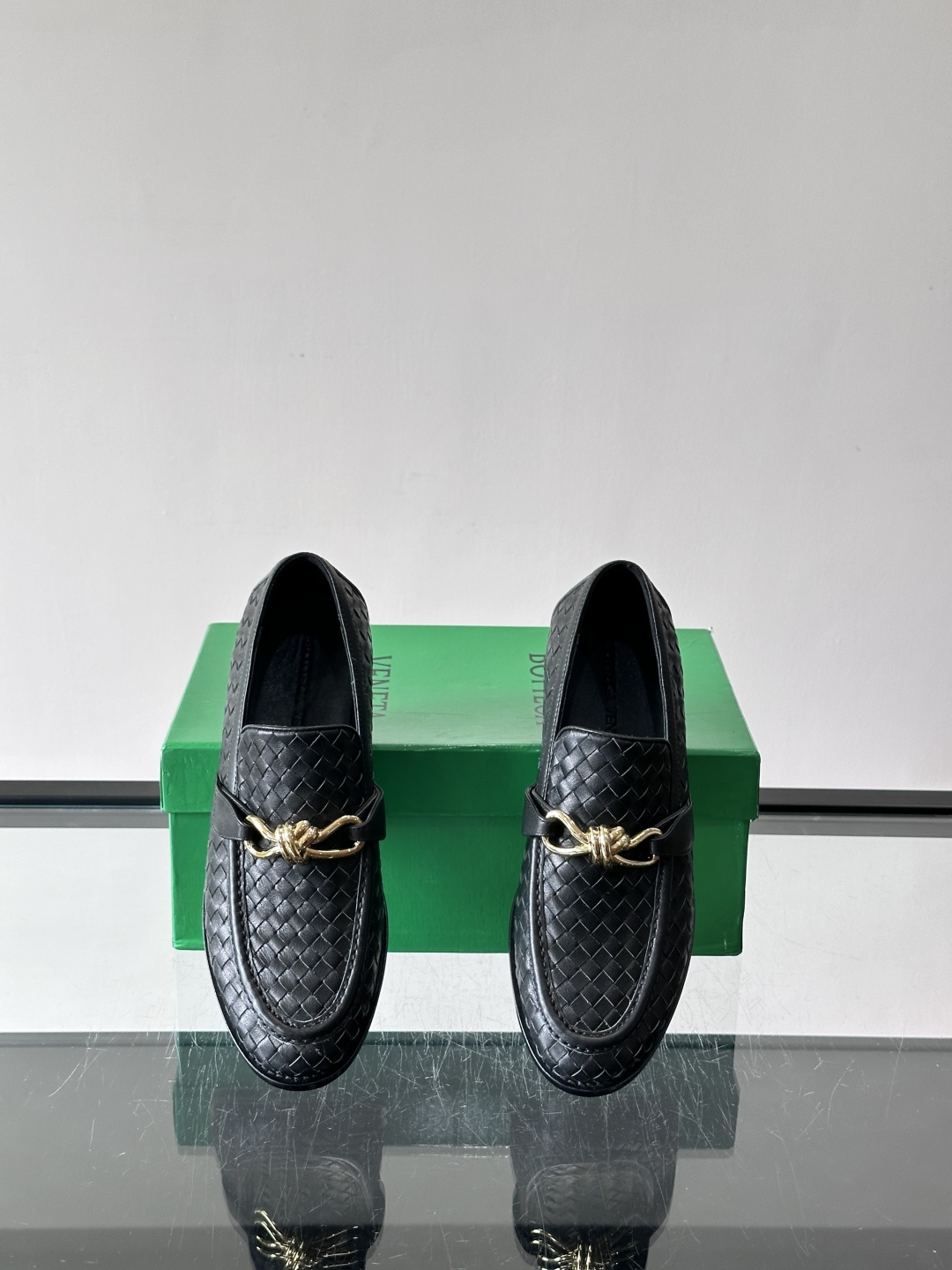 Bottega Veneta 情侣款👫编织乐福鞋​​✨这款乐福鞋采用经Intrecciato编织工艺，小