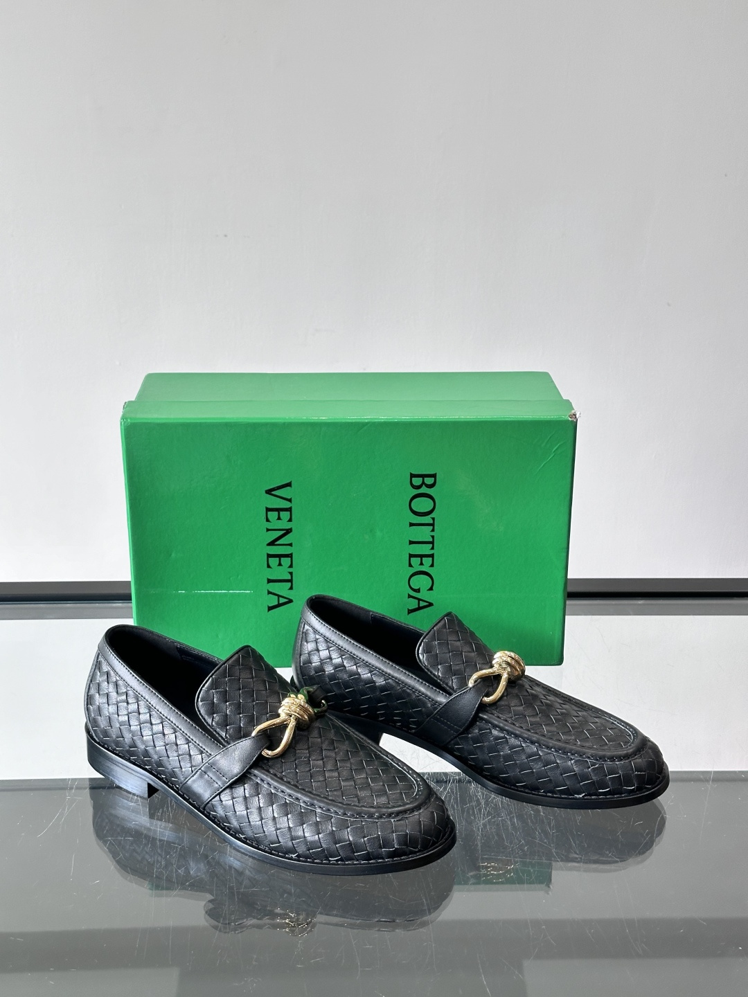 Bottega Veneta 情侣款👫编织乐福鞋​​✨这款乐福鞋采用经Intrecciato编织工艺，小