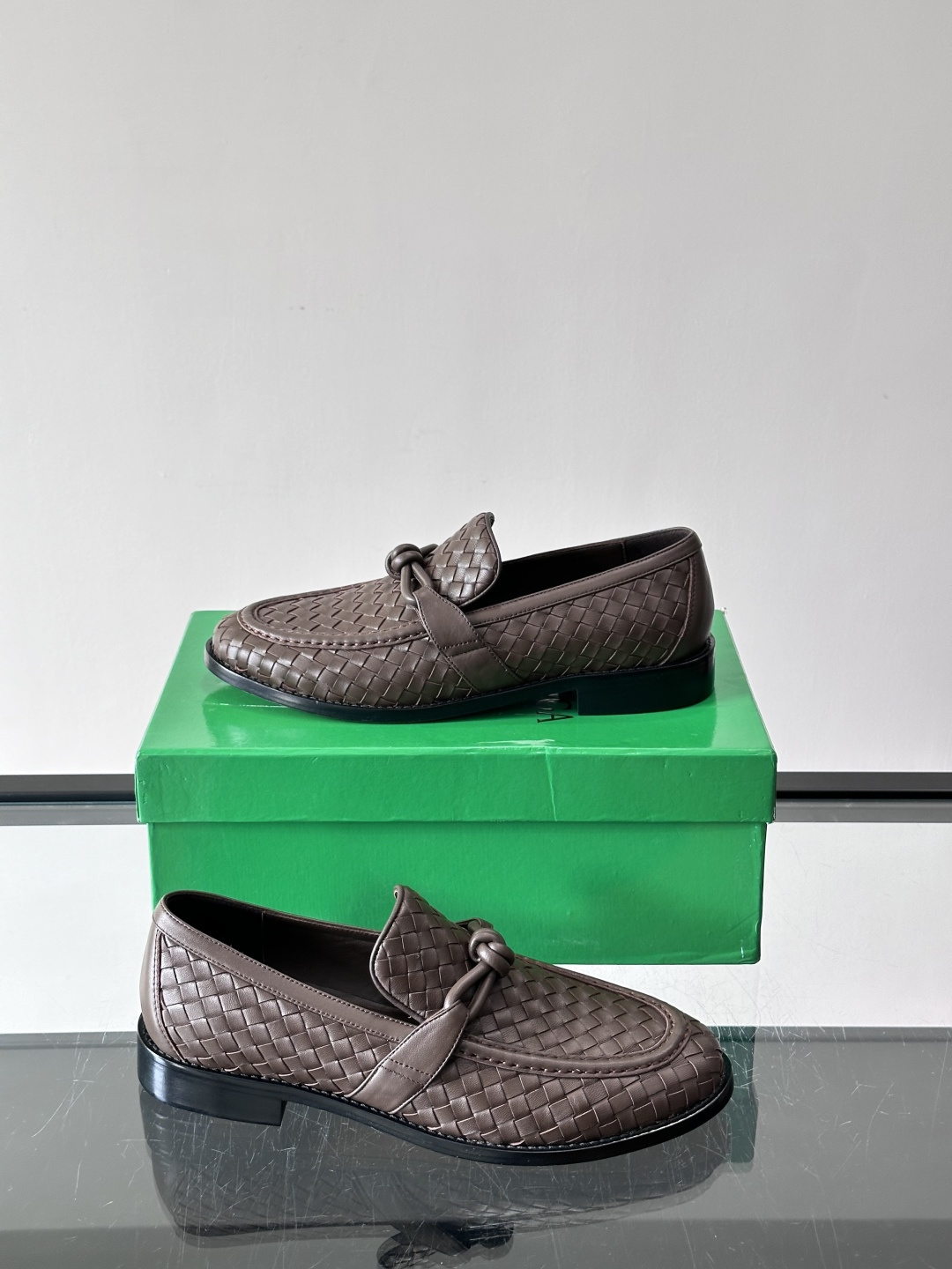 Bottega Veneta 情侣款👫编织乐福鞋​​✨这款乐福鞋采用经Intrecciato编织工艺，小
