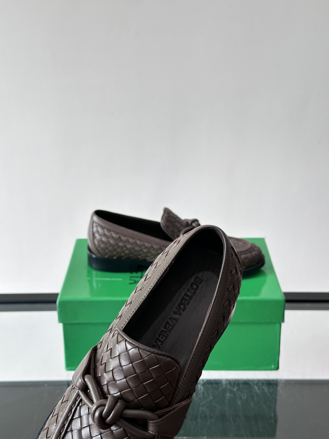 Bottega Veneta 情侣款👫编织乐福鞋​​✨这款乐福鞋采用经Intrecciato编织工艺，小