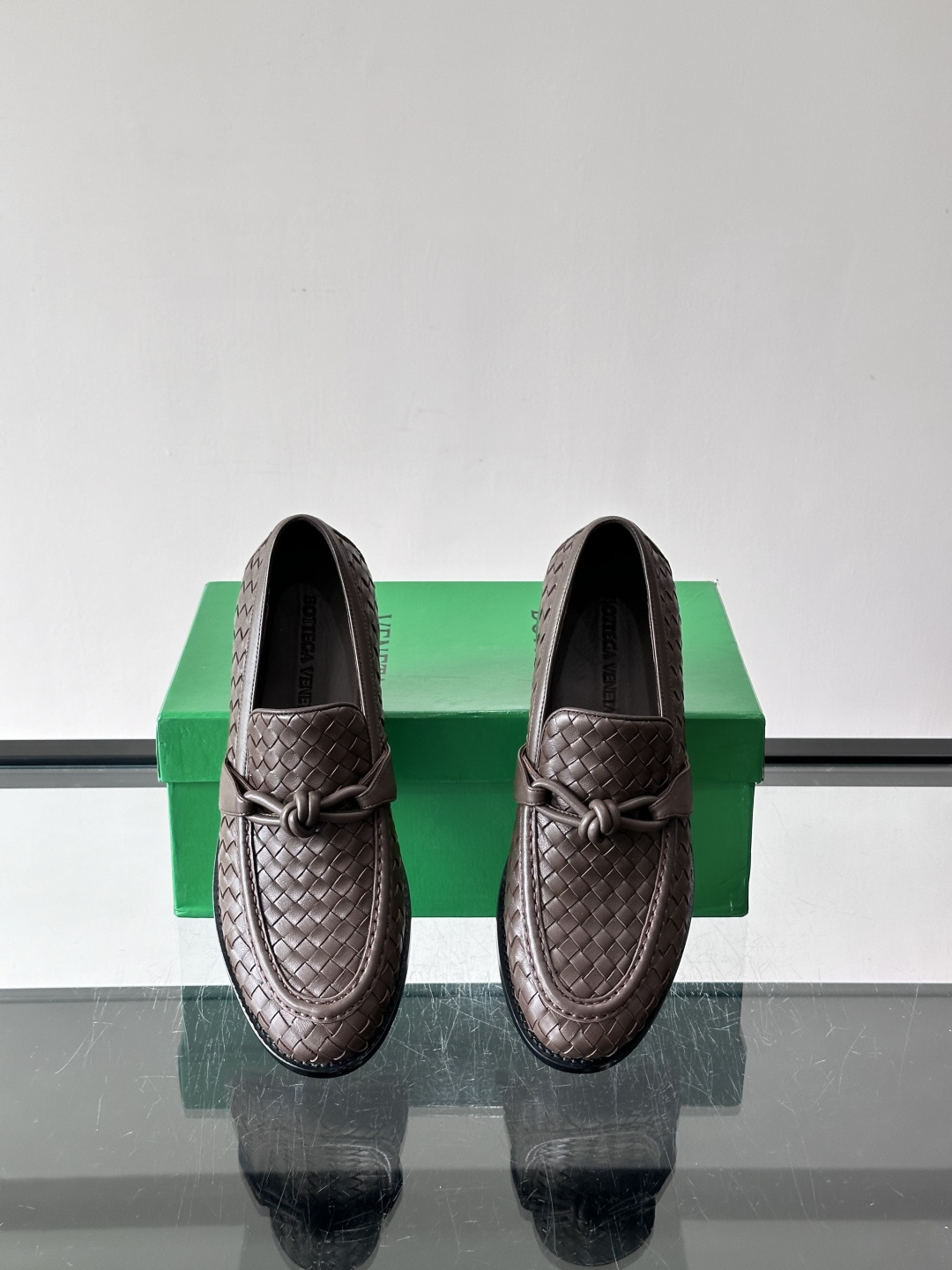Bottega Veneta 情侣款👫编织乐福鞋​​✨这款乐福鞋采用经Intrecciato编织工艺，小