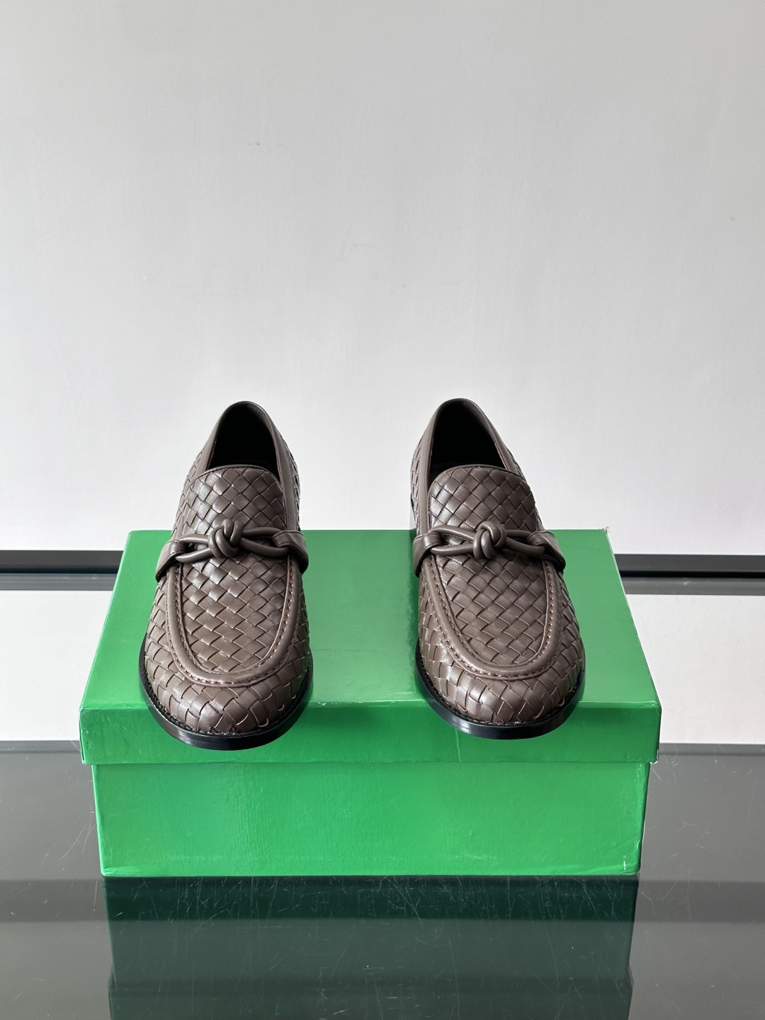 Bottega Veneta 情侣款👫编织乐福鞋​​✨这款乐福鞋采用经Intrecciato编织工艺，小