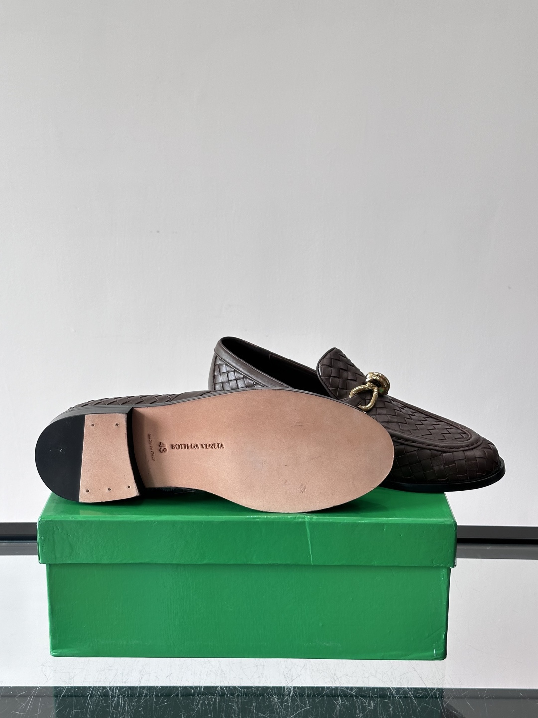 Bottega Veneta 情侣款👫编织乐福鞋​​✨这款乐福鞋采用经Intrecciato编织工艺，小