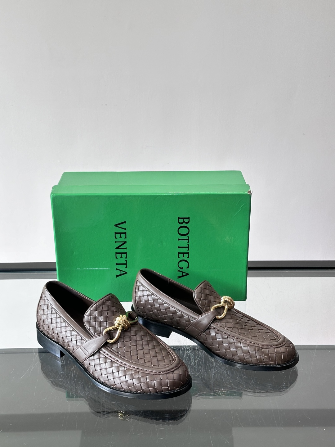 Bottega Veneta 情侣款👫编织乐福鞋​​✨这款乐福鞋采用经Intrecciato编织工艺，小