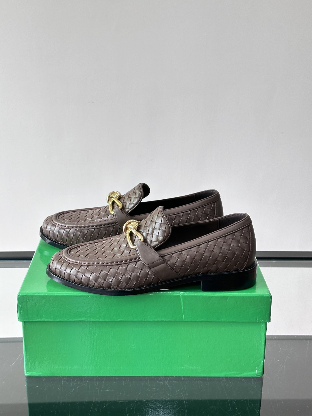 Bottega Veneta 情侣款👫编织乐福鞋​​✨这款乐福鞋采用经Intrecciato编织工艺，小