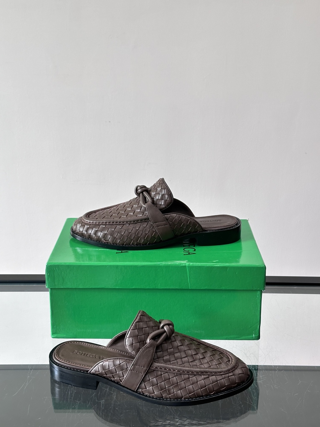 Bottega Veneta编织乐福拖鞋​​✨这款Bottega Veneta乐福拖鞋采用经典Intre