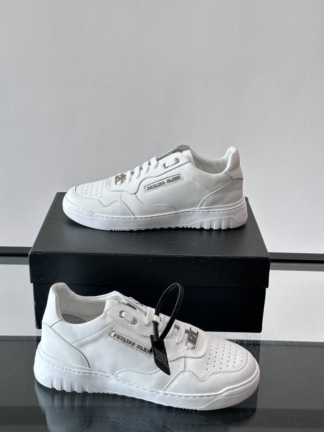 PHILIPPPLEIN-菲利普•普莱茵，德国潮牌男士低帮板鞋，牛皮亮面设计，鞋面皮牛皮打造，透气布内里