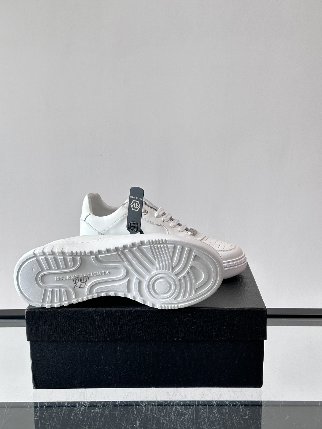 PHILIPPPLEIN-菲利普•普莱茵，德国潮牌男士低帮板鞋，牛皮亮面设计，鞋面皮牛皮打造，透气布内里