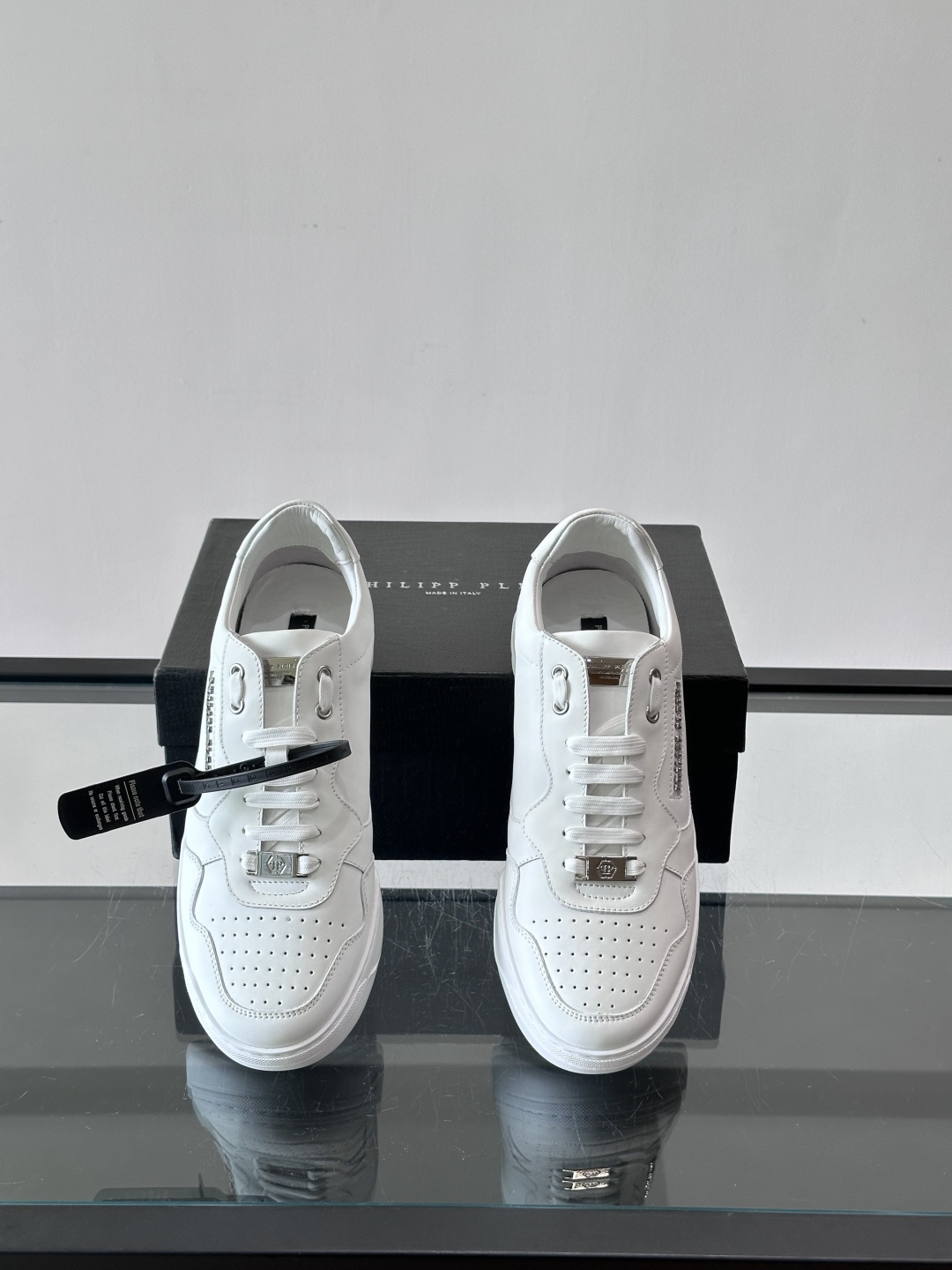 PHILIPPPLEIN-菲利普•普莱茵，德国潮牌男士低帮板鞋，牛皮亮面设计，鞋面皮牛皮打造，透气布内里