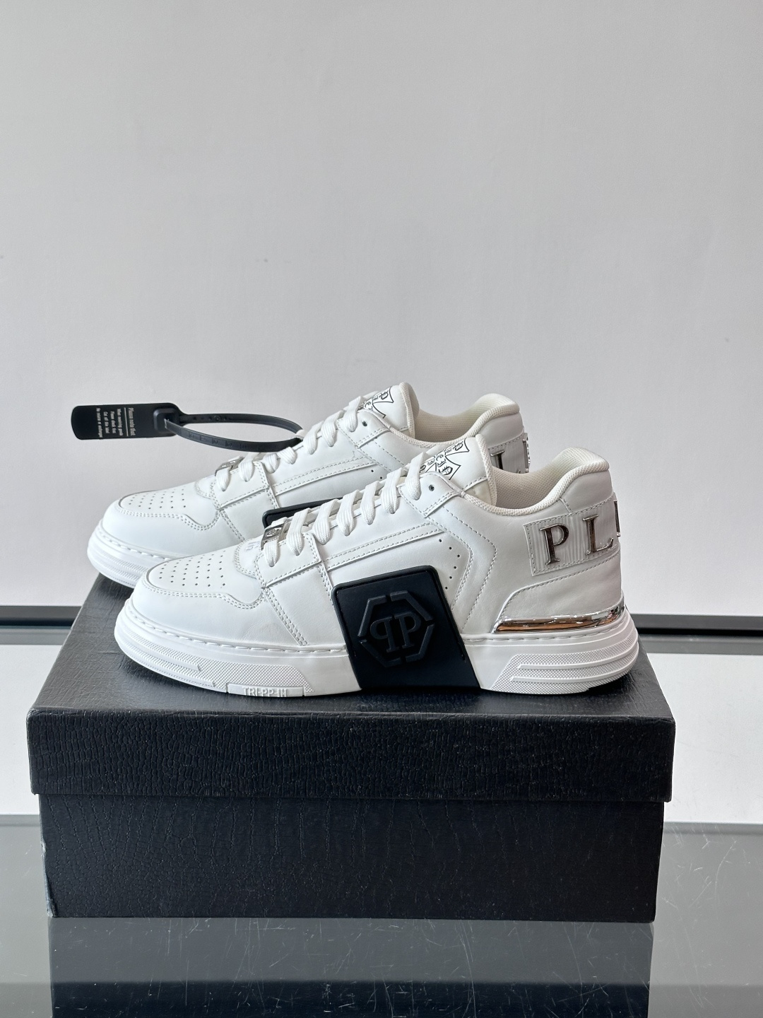 PHILIPPPLEIN-菲利普•普莱茵，德国潮牌男士低帮板鞋，牛皮亮面设计，鞋面皮牛皮打造，透气布内里