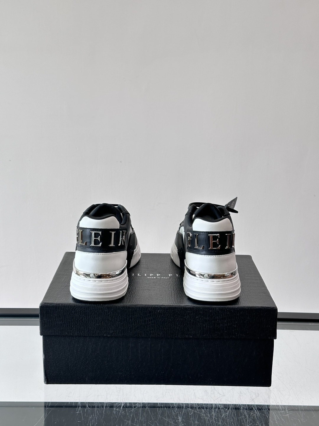 PHILIPPPLEIN-菲利普•普莱茵，德国潮牌男士低帮板鞋，牛皮亮面设计，鞋面皮牛皮打造，透气布内里