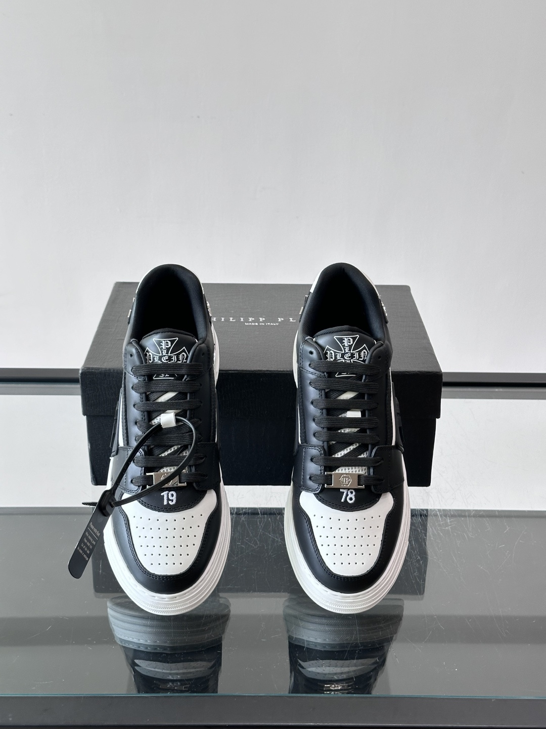 PHILIPPPLEIN-菲利普•普莱茵，德国潮牌男士低帮板鞋，牛皮亮面设计，鞋面皮牛皮打造，透气布内里
