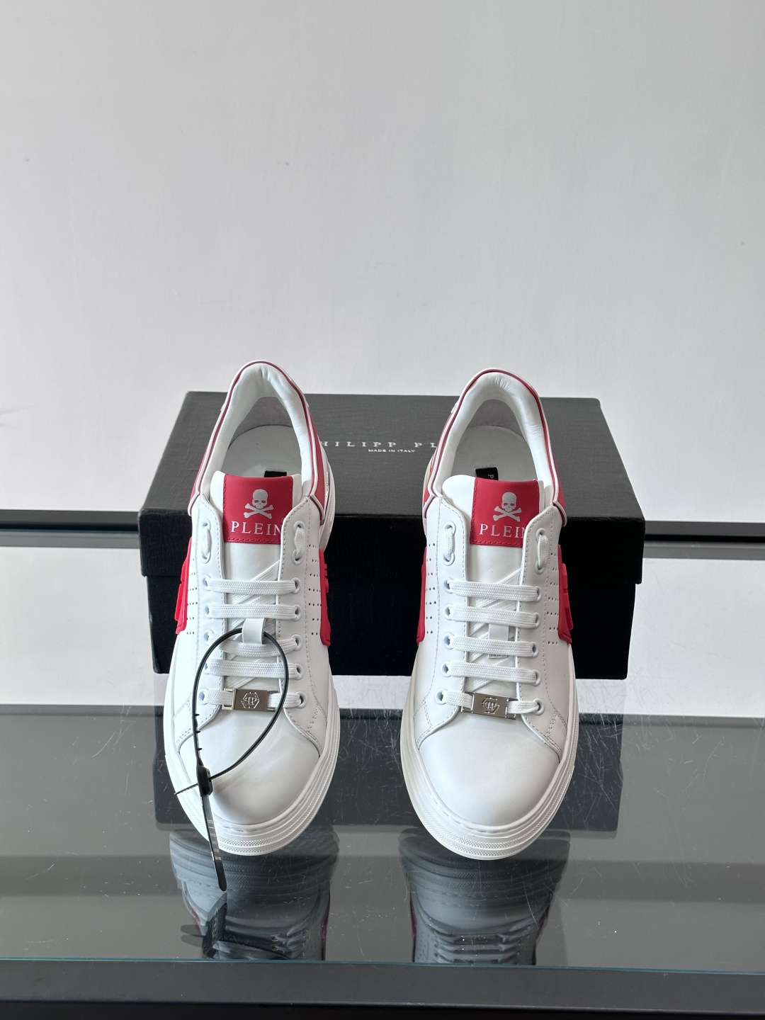 PHILIPPPLEIN-菲利普•普莱茵，德国潮牌男士低帮板鞋，牛皮亮面设计，鞋面皮牛皮打造，透气布内里