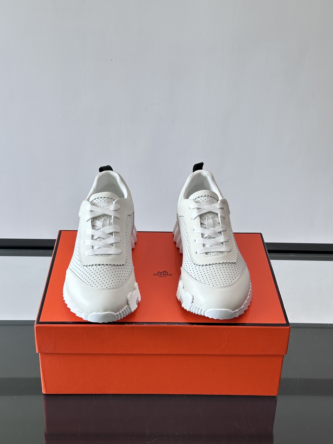 爱马仕Bouncing运动鞋爱马仕Bouncing运动鞋，标志性“大H