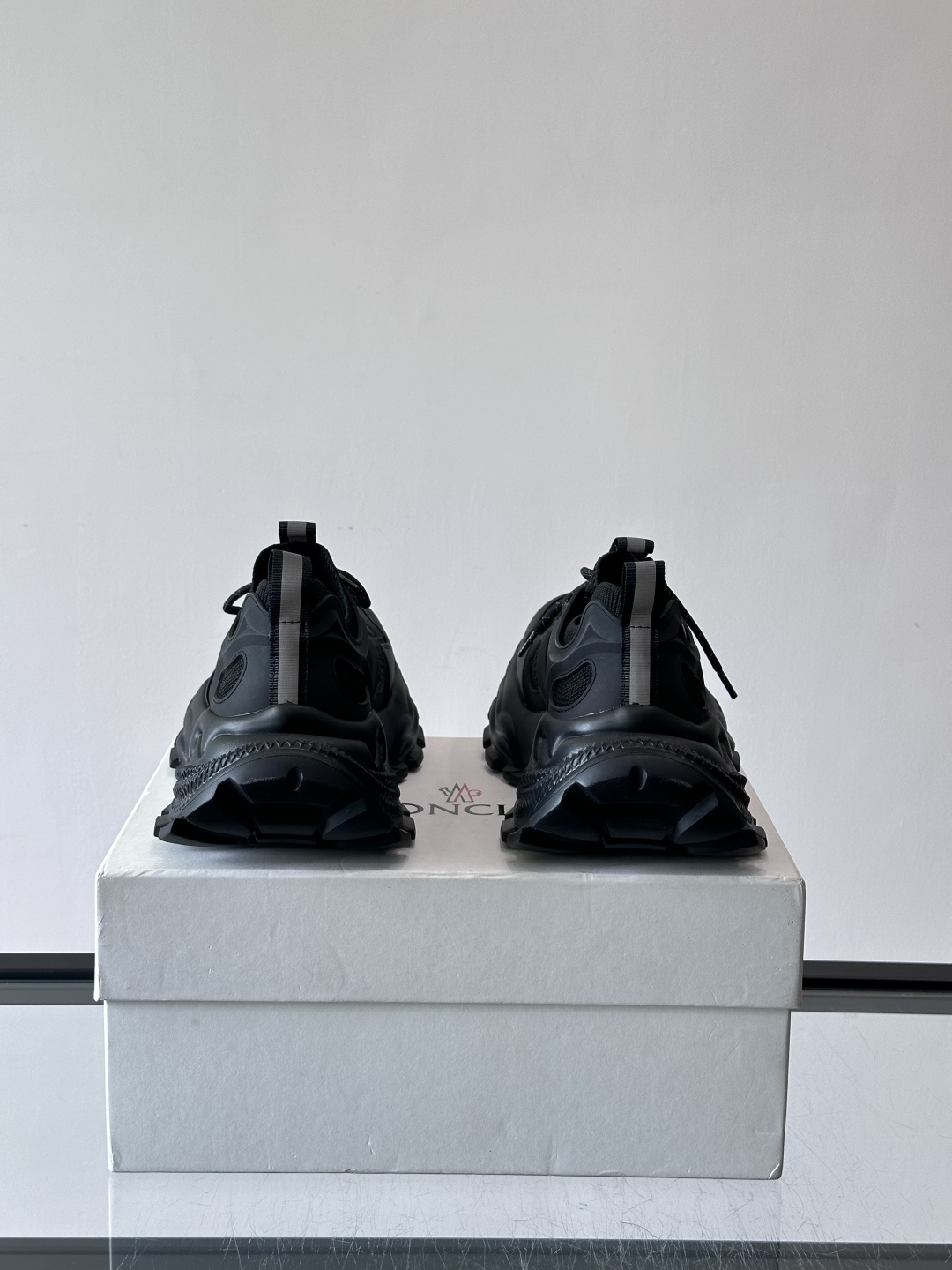 👟Moncler男士老爹鞋，网面➕牛皮拼接，透气又有支撑力，厚底设计增高显腿长，缓震效果棒棒哒！配色简约