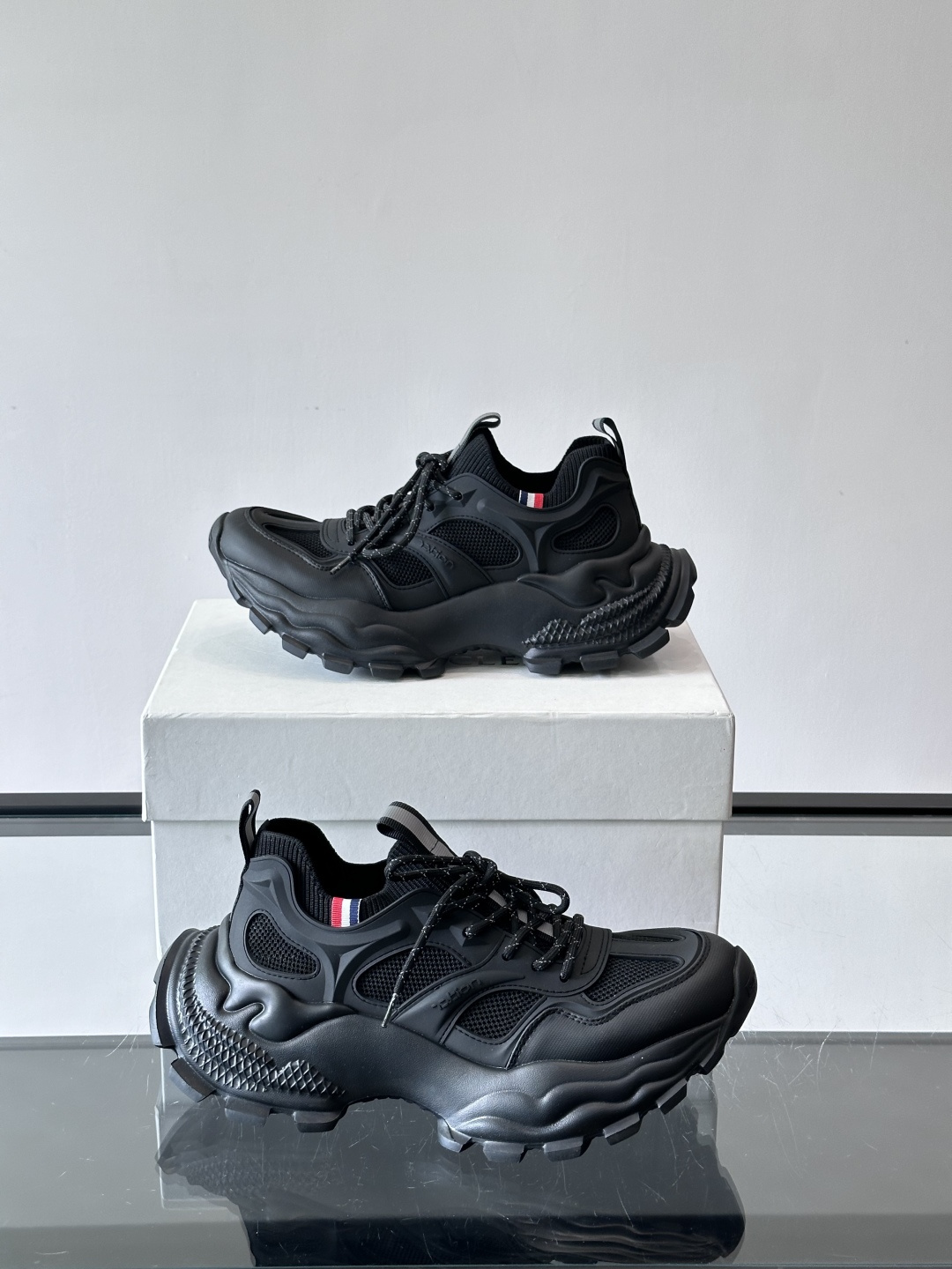 👟Moncler男士老爹鞋，网面➕牛皮拼接，透气又有支撑力，厚底设计增高显腿长，缓震效果棒棒哒！配色简约