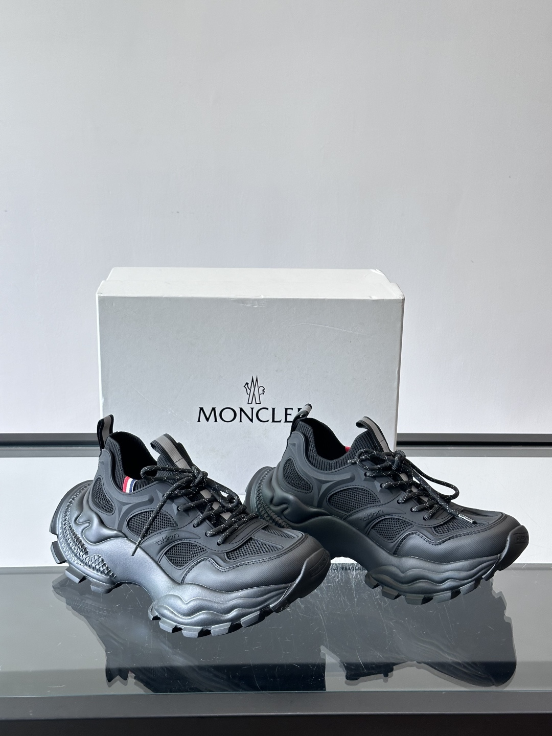 👟Moncler男士老爹鞋，网面➕牛皮拼接，透气又有支撑力，厚底设计增高显腿长，缓震效果棒棒哒！配色简约