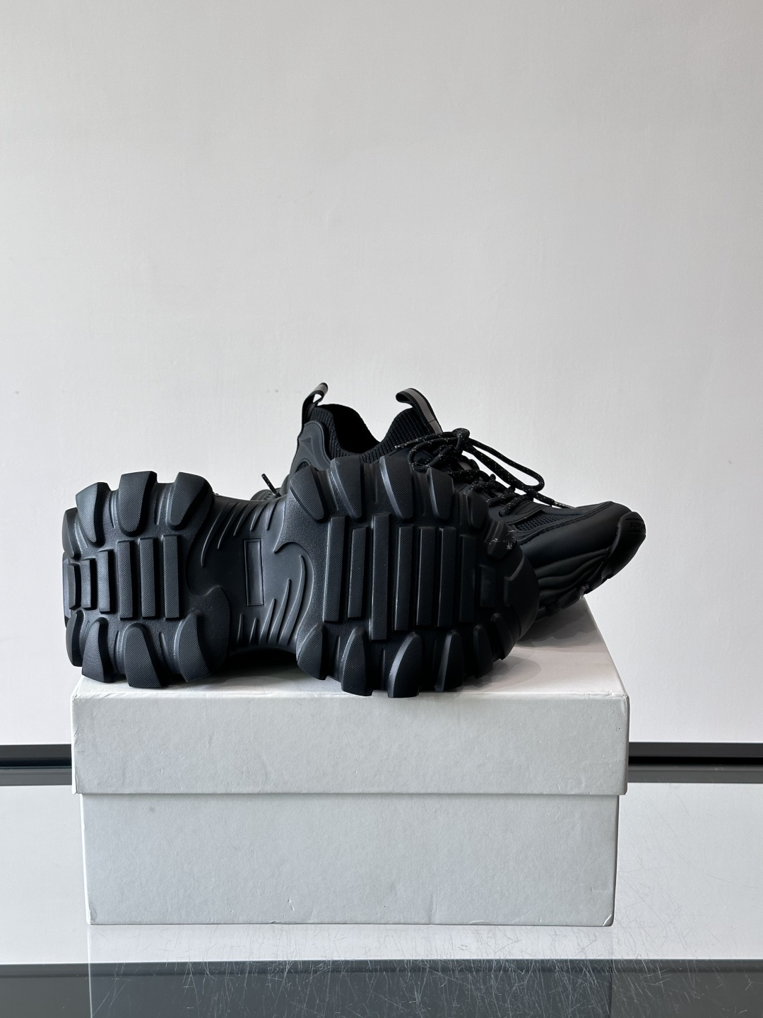 👟Moncler男士老爹鞋，网面➕牛皮拼接，透气又有支撑力，厚底设计增高显腿长，缓震效果棒棒哒！配色简约