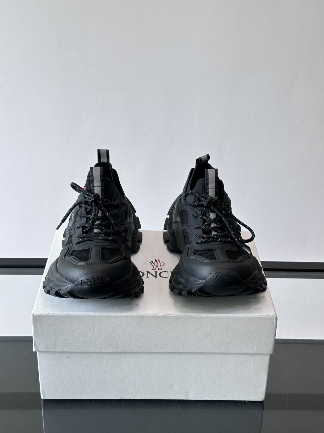 👟Moncler男士老爹鞋，网面➕牛皮拼接，透气又有支撑力，厚底设计增高显腿长，缓震效果棒棒哒！配色简约