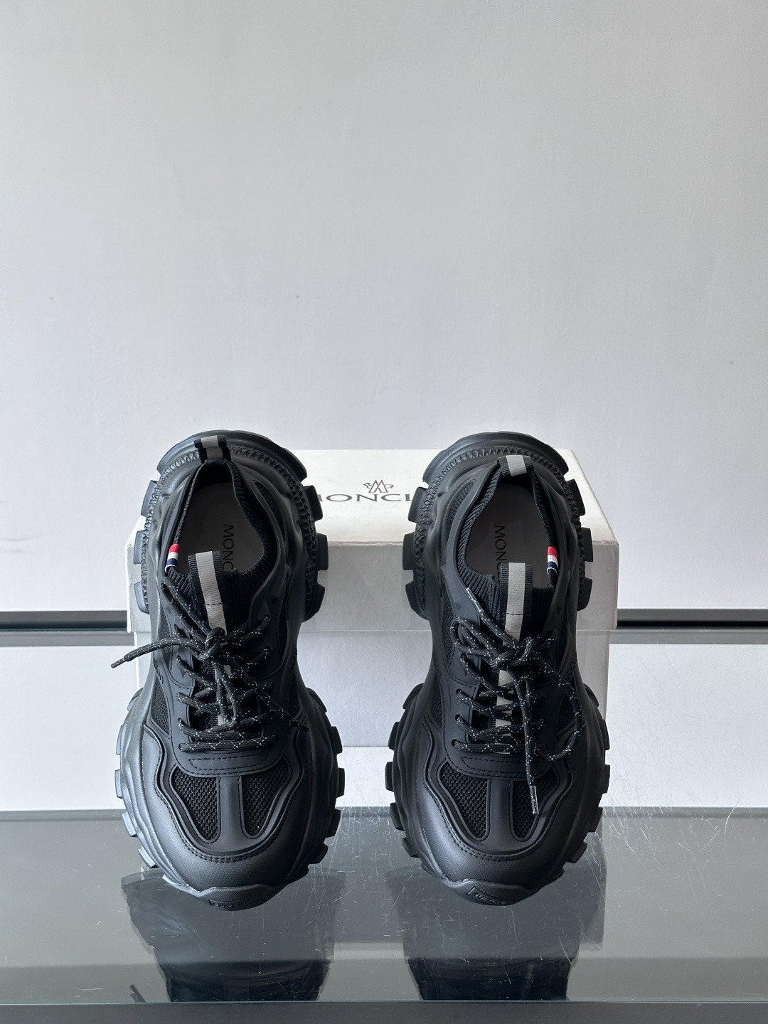 👟Moncler男士老爹鞋，网面➕牛皮拼接，透气又有支撑力，厚底设计增高显腿长，缓震效果棒棒哒！配色简约
