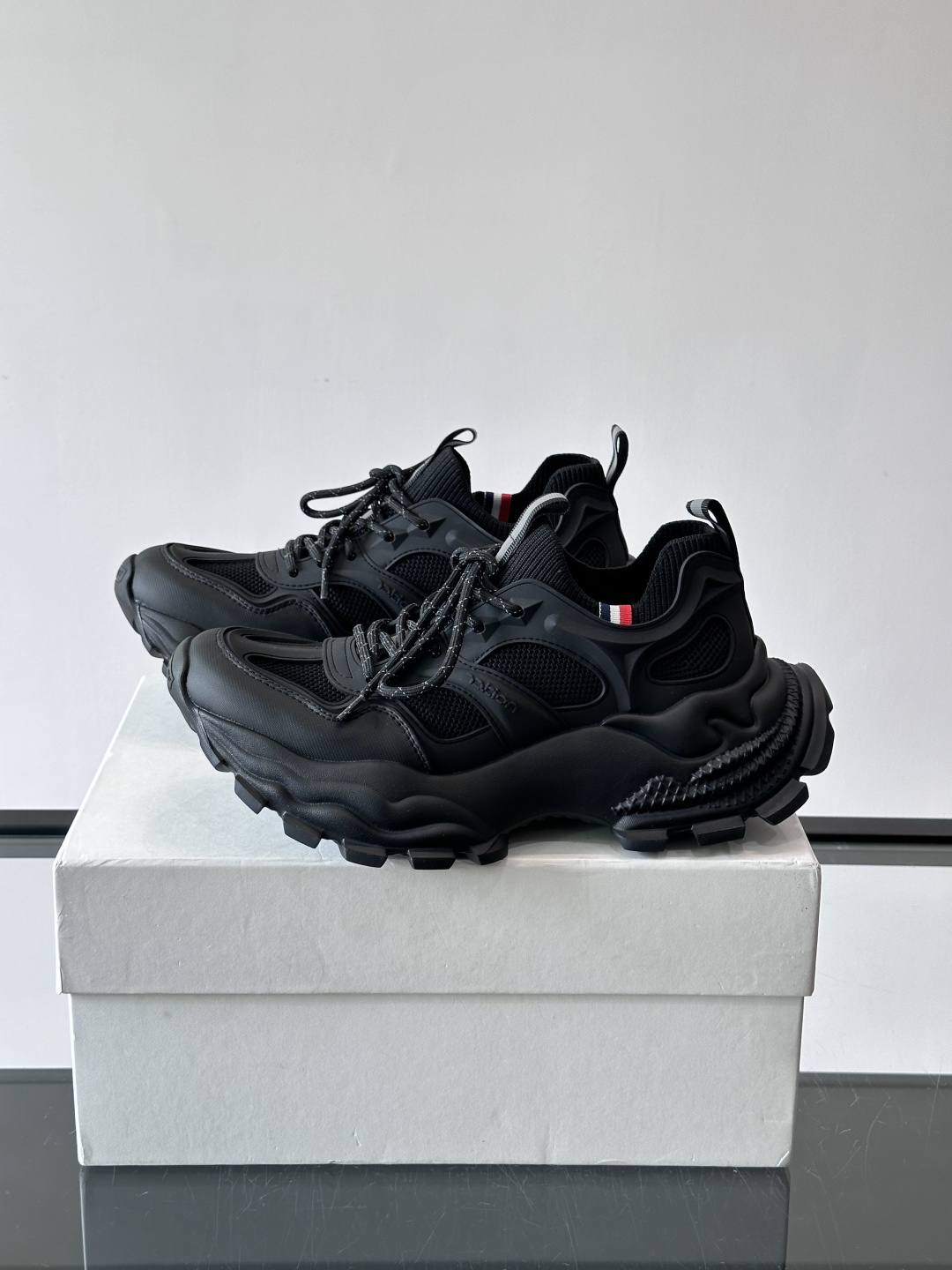 👟Moncler男士老爹鞋，网面➕牛皮拼接，透气又有支撑力，厚底设计增高显腿长，缓震效果棒棒哒！配色简约