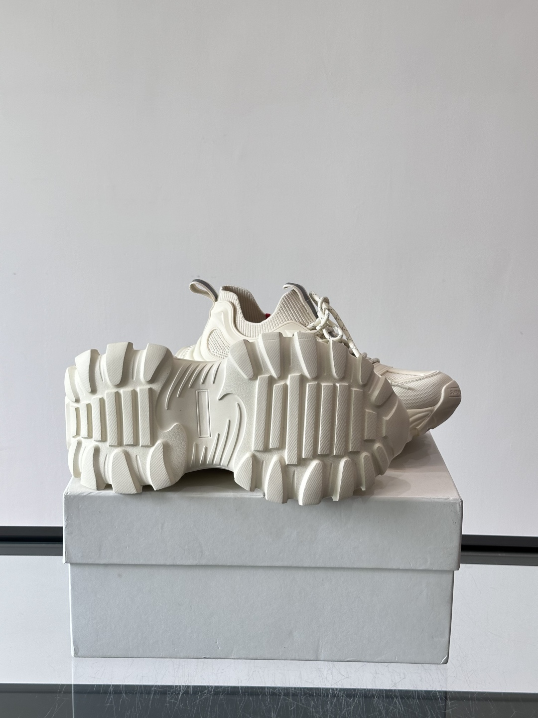 👟Moncler男士老爹鞋，网面➕牛皮拼接，透气又有支撑力，厚底设计增高显腿长，缓震效果棒棒哒！配色简约