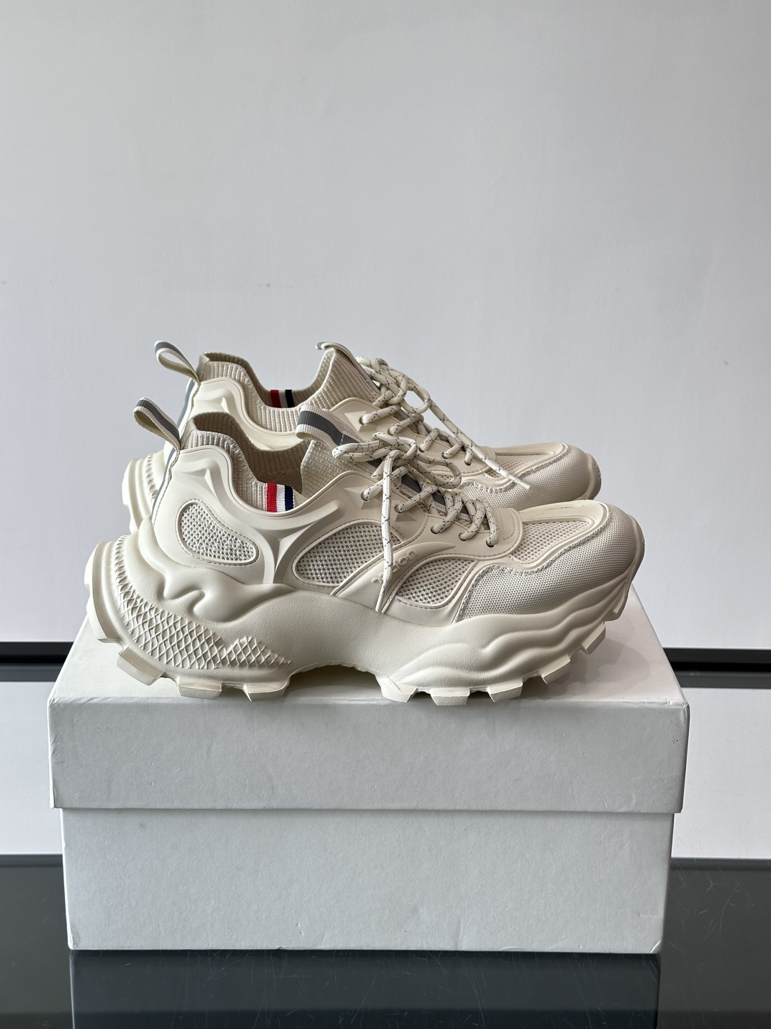 👟Moncler男士老爹鞋，网面➕牛皮拼接，透气又有支撑力，厚底设计增高显腿长，缓震效果棒棒哒！配色简约