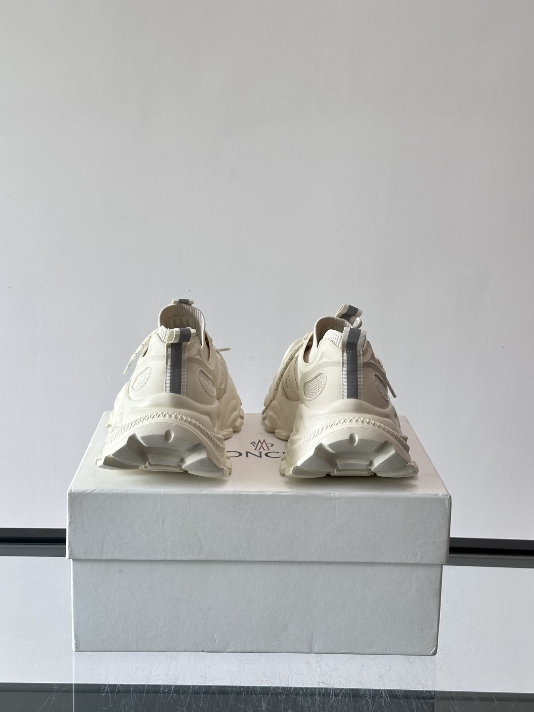 👟Moncler男士老爹鞋，网面➕牛皮拼接，透气又有支撑力，厚底设计增高显腿长，缓震效果棒棒哒！配色简约