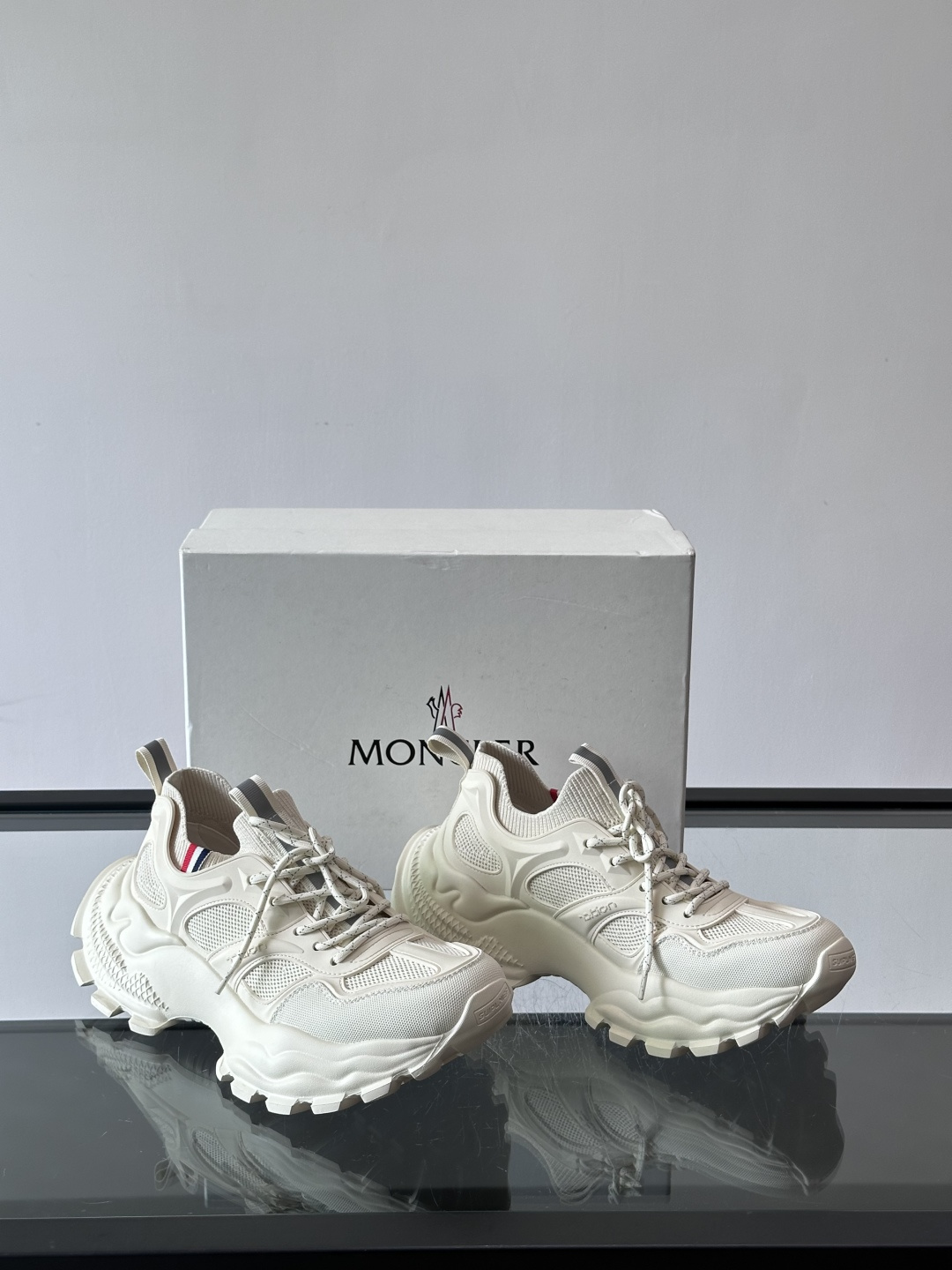 👟Moncler男士老爹鞋，网面➕牛皮拼接，透气又有支撑力，厚底设计增高显腿长，缓震效果棒棒哒！配色简约