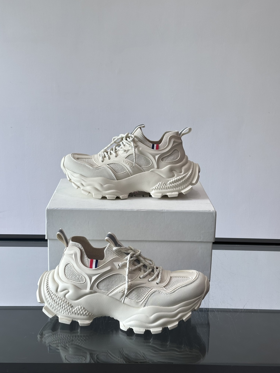 👟Moncler男士老爹鞋，网面➕牛皮拼接，透气又有支撑力，厚底设计增高显腿长，缓震效果棒棒哒！配色简约