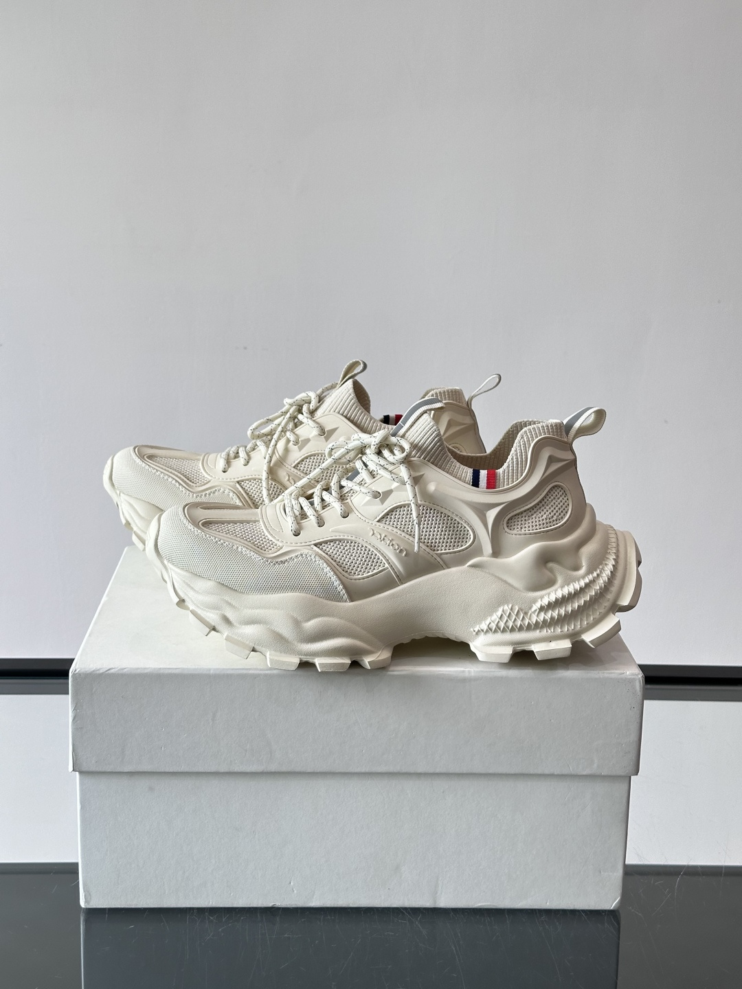 👟Moncler男士老爹鞋，网面➕牛皮拼接，透气又有支撑力，厚底设计增高显腿长，缓震效果棒棒哒！配色简约