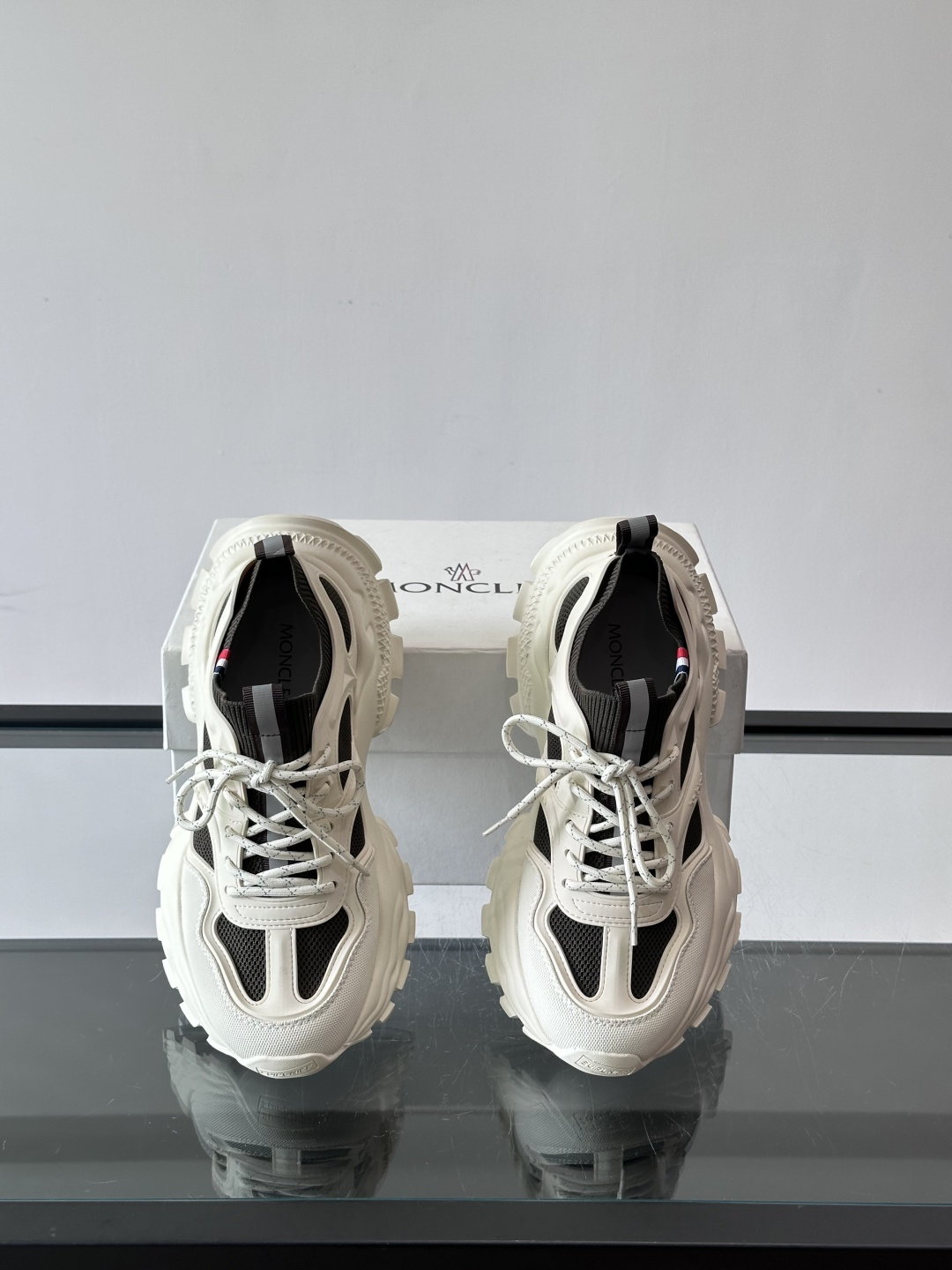 👟Moncler男士老爹鞋，网面➕牛皮拼接，透气又有支撑力，厚底设计增高显腿长，缓震效果棒棒哒！配色简约