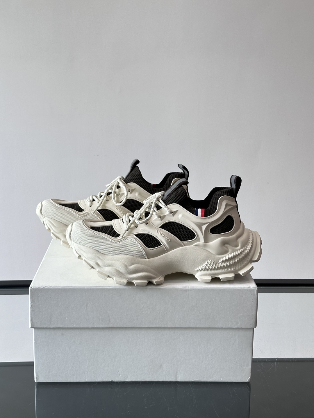 👟Moncler男士老爹鞋，网面➕牛皮拼接，透气又有支撑力，厚底设计增高显腿长，缓震效果棒棒哒！配色简约