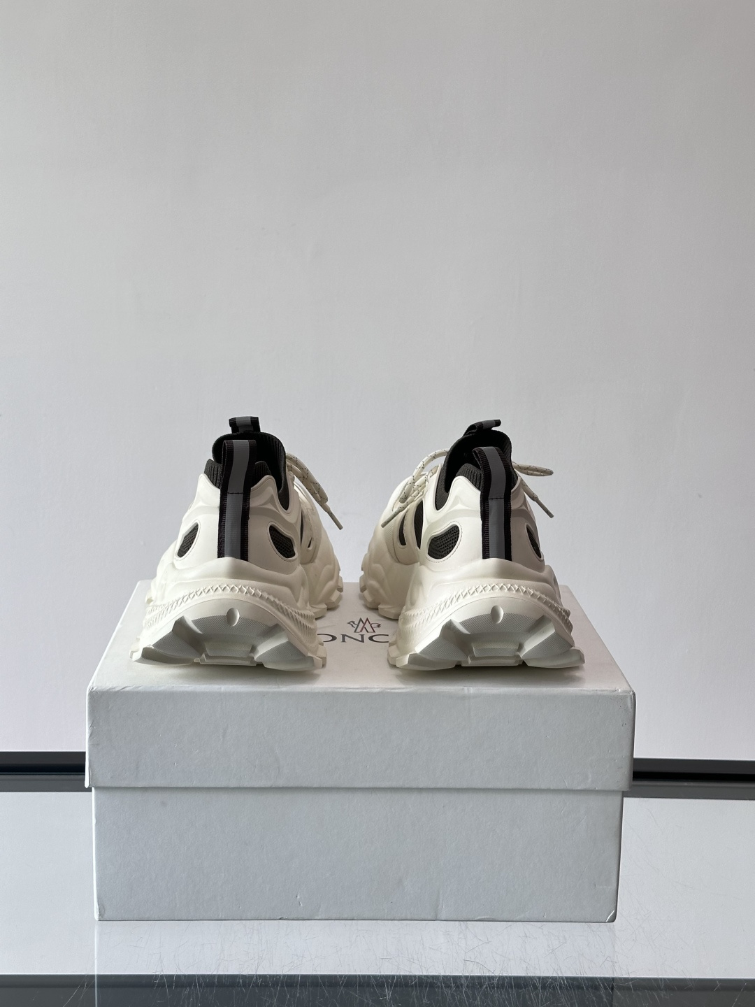 👟Moncler男士老爹鞋，网面➕牛皮拼接，透气又有支撑力，厚底设计增高显腿长，缓震效果棒棒哒！配色简约