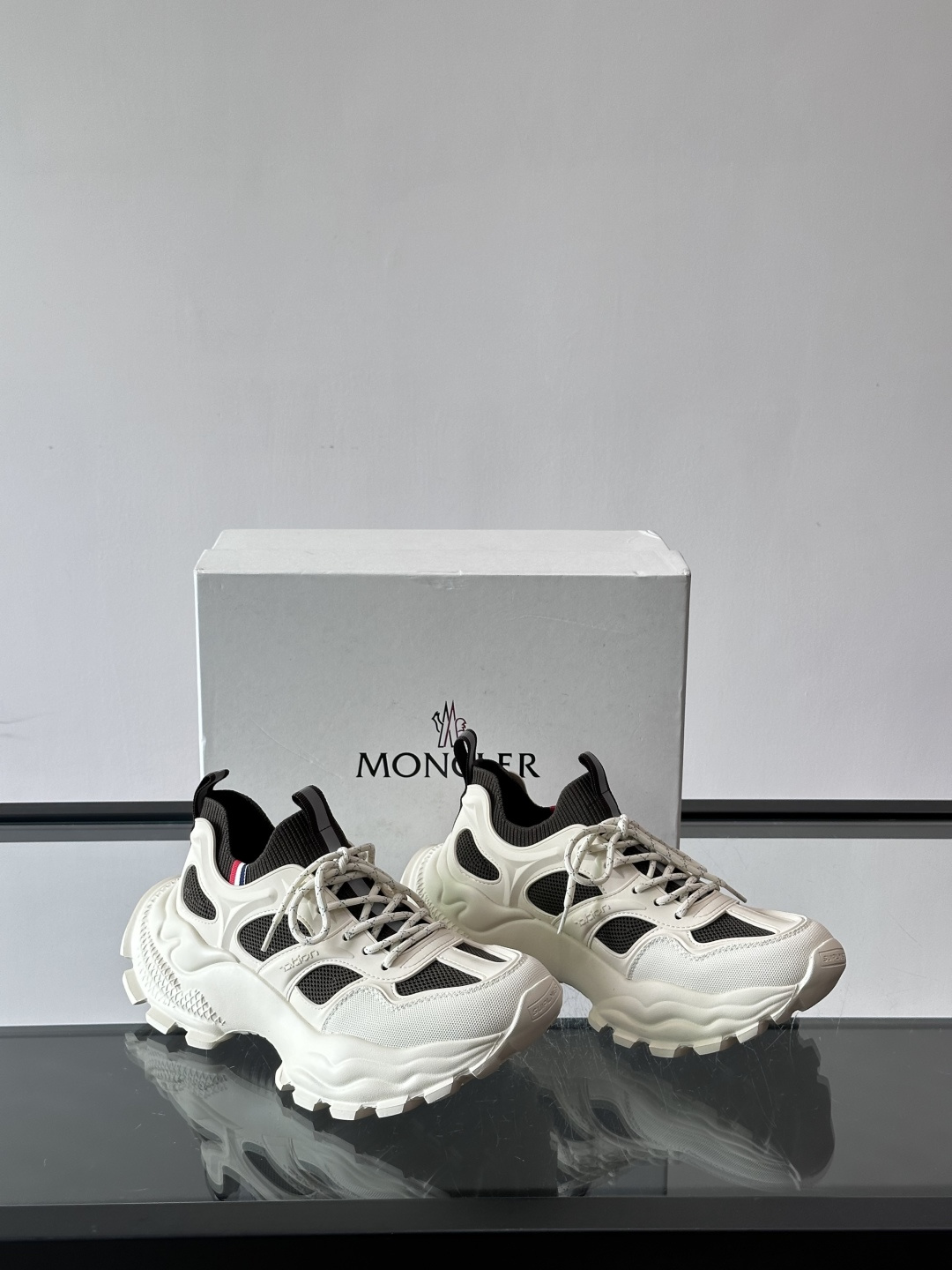 👟Moncler男士老爹鞋，网面➕牛皮拼接，透气又有支撑力，厚底设计增高显腿长，缓震效果棒棒哒！配色简约
