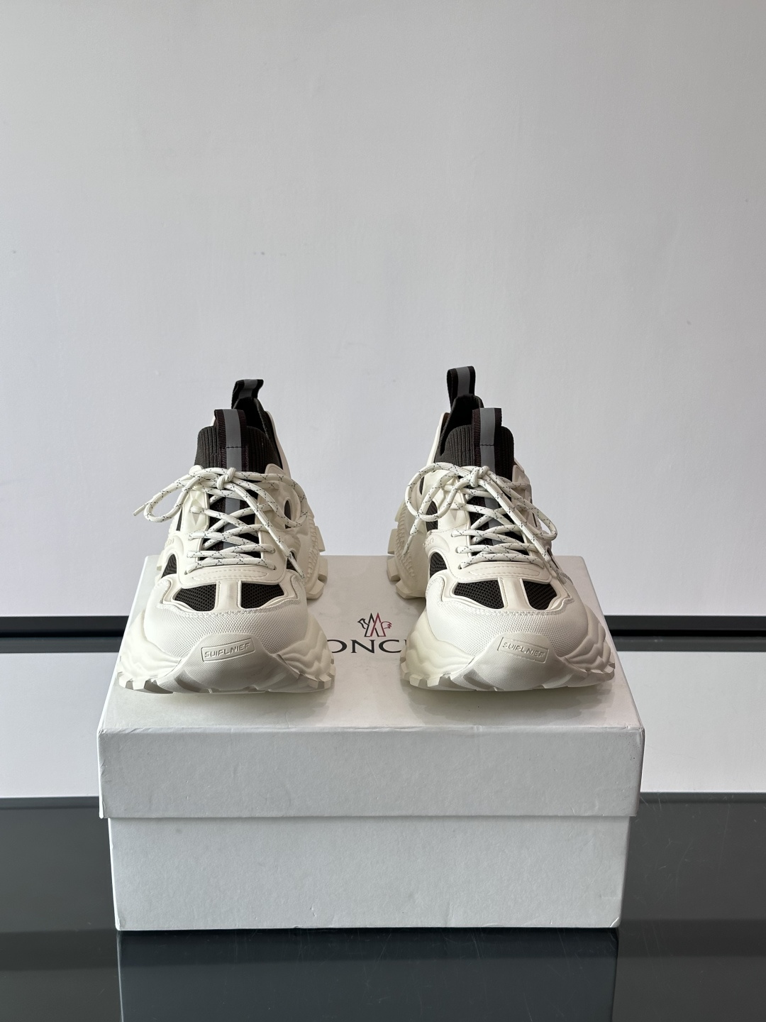 👟Moncler男士老爹鞋，网面➕牛皮拼接，透气又有支撑力，厚底设计增高显腿长，缓震效果棒棒哒！配色简约