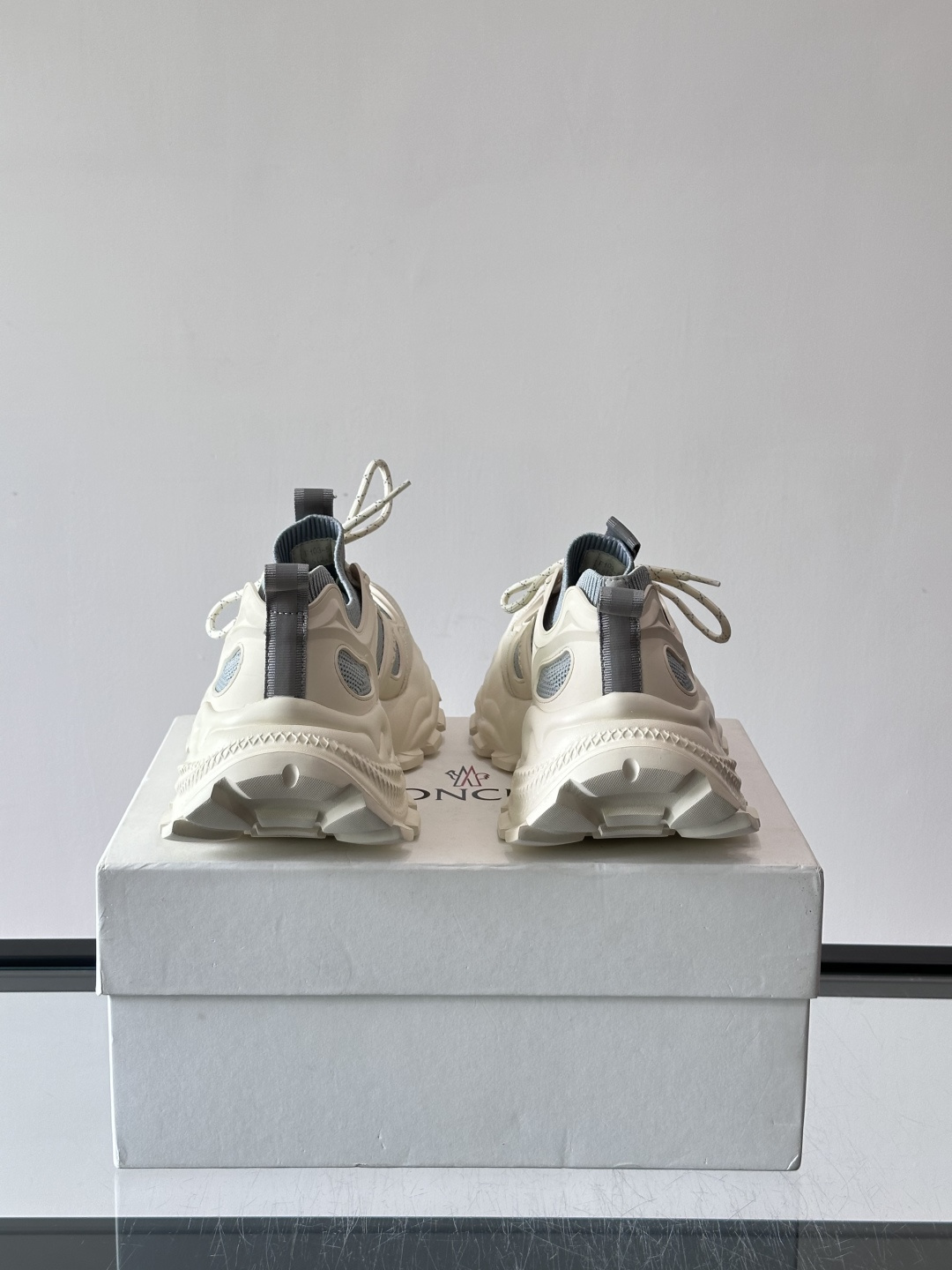 👟Moncler男士老爹鞋，网面➕牛皮拼接，透气又有支撑力，厚底设计增高显腿长，缓震效果棒棒哒！配色简约