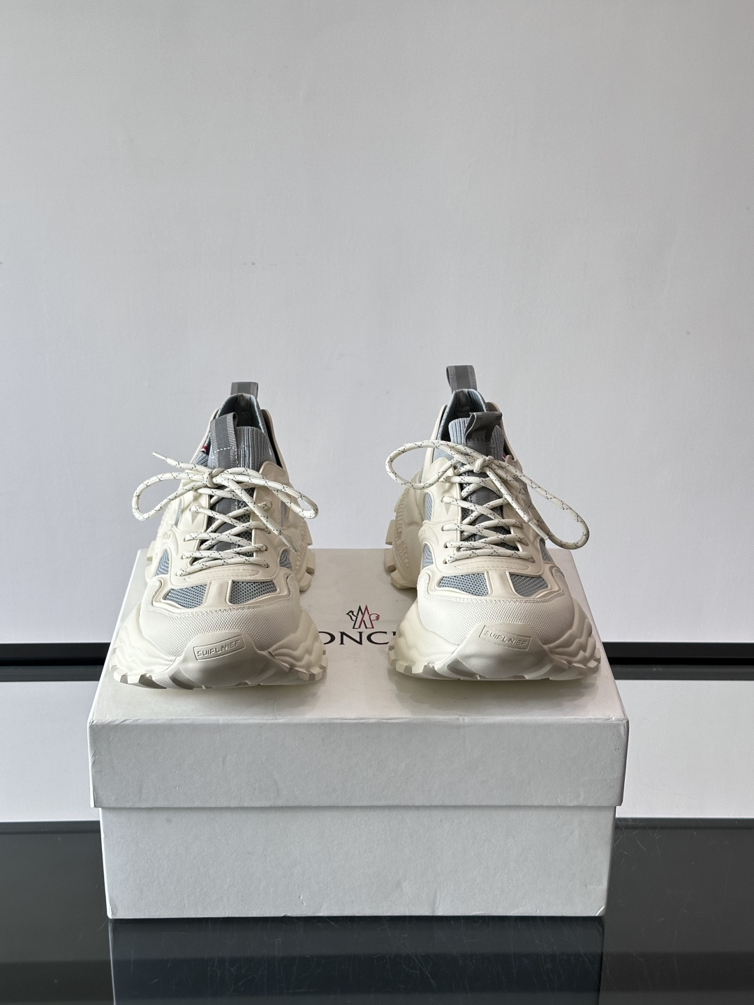 👟Moncler男士老爹鞋，网面➕牛皮拼接，透气又有支撑力，厚底设计增高显腿长，缓震效果棒棒哒！配色简约