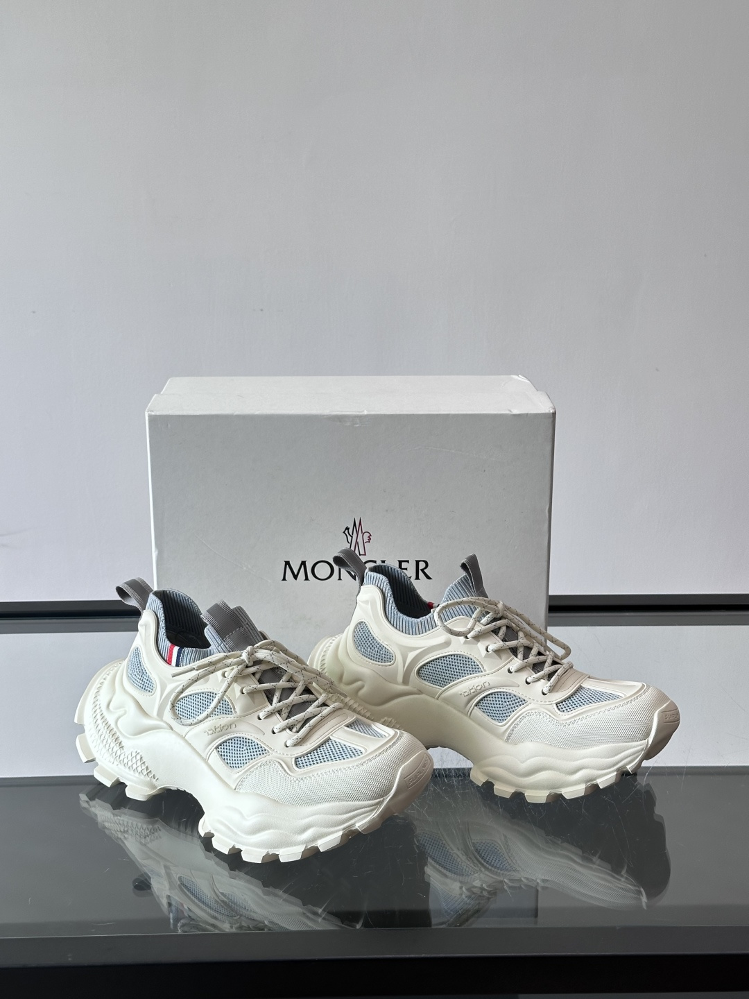 👟Moncler男士老爹鞋，网面➕牛皮拼接，透气又有支撑力，厚底设计增高显腿长，缓震效果棒棒哒！配色简约