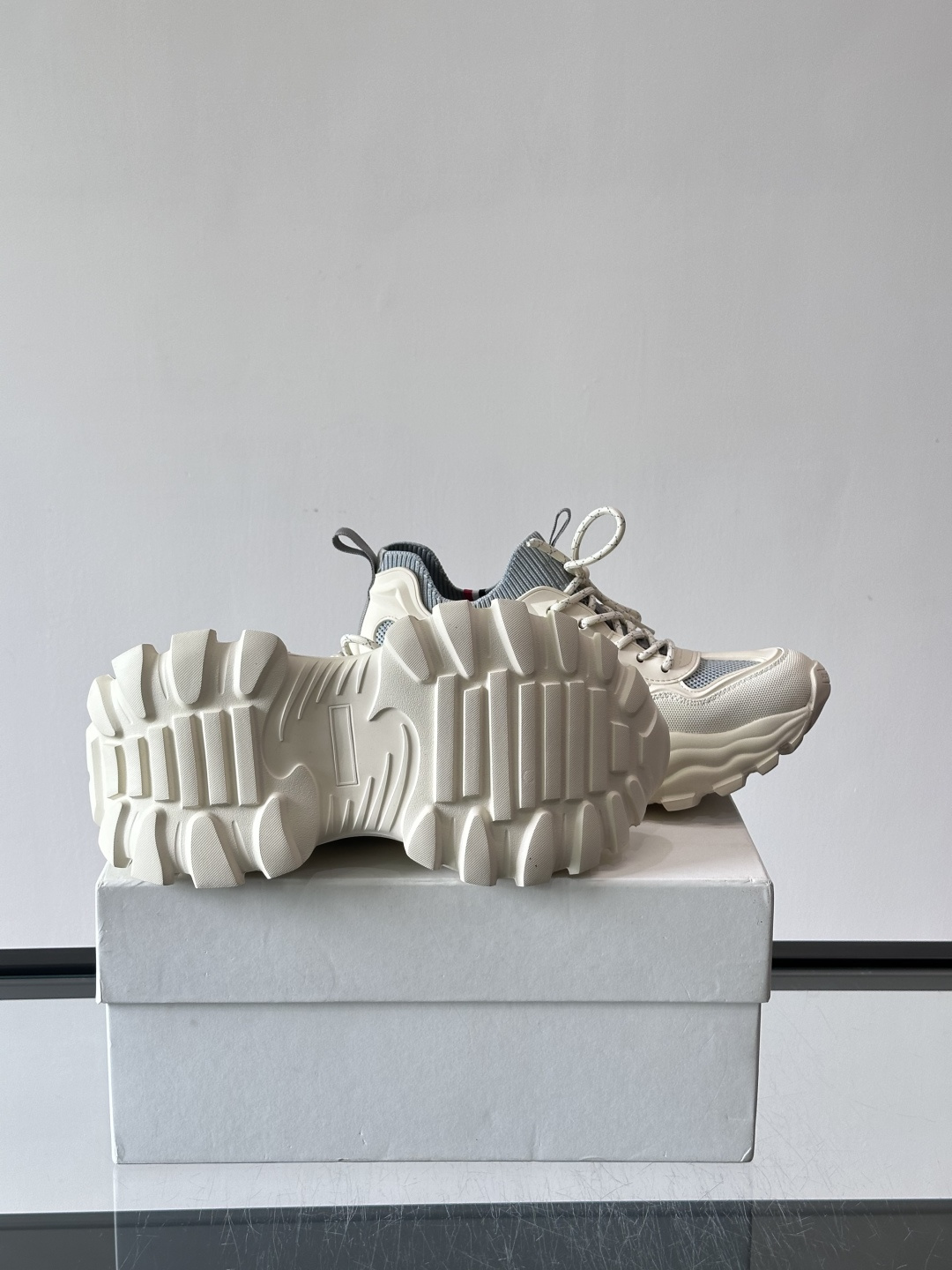 👟Moncler男士老爹鞋，网面➕牛皮拼接，透气又有支撑力，厚底设计增高显腿长，缓震效果棒棒哒！配色简约