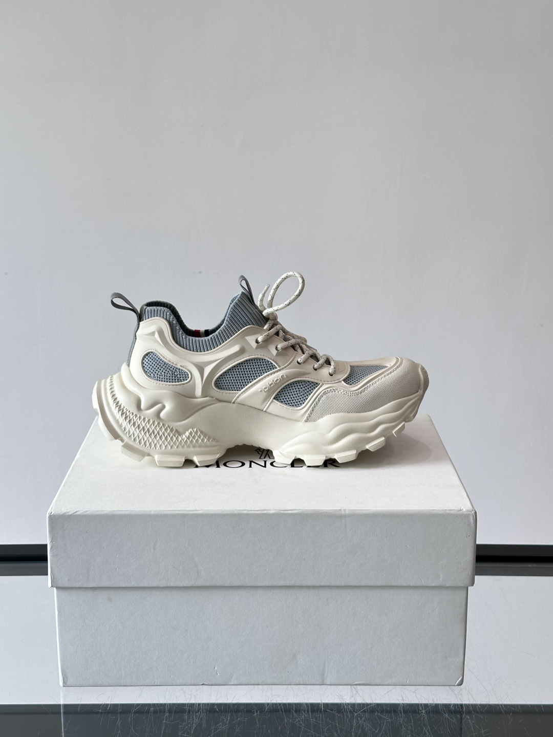 👟Moncler男士老爹鞋，网面➕牛皮拼接，透气又有支撑力，厚底设计增高显腿长，缓震效果棒棒哒！配色简约