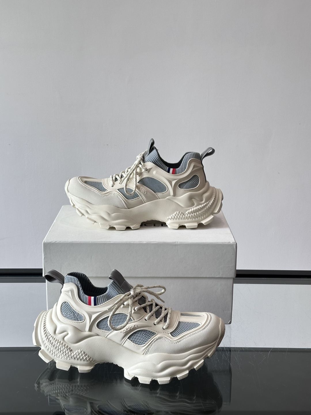 👟Moncler男士老爹鞋，网面➕牛皮拼接，透气又有支撑力，厚底设计增高显腿长，缓震效果棒棒哒！配色简约