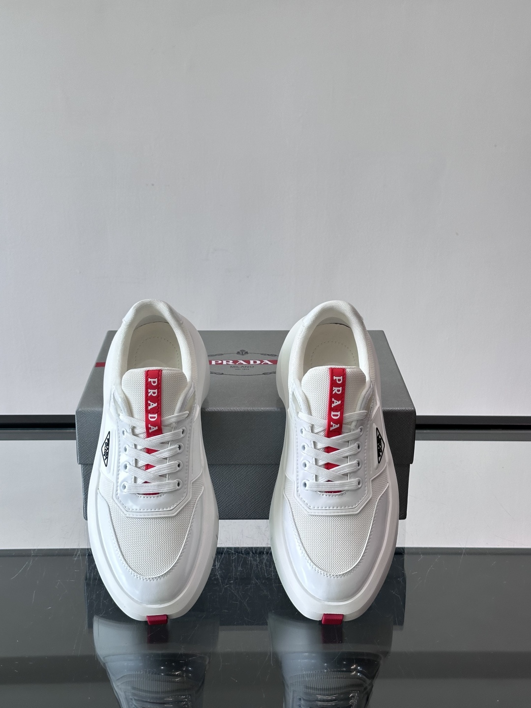 👟Prada男士休闲运动鞋，采用网布➕牛皮拼接，透气又有支撑力。厚底设计，缓震效果棒，日常穿搭或长时间走
